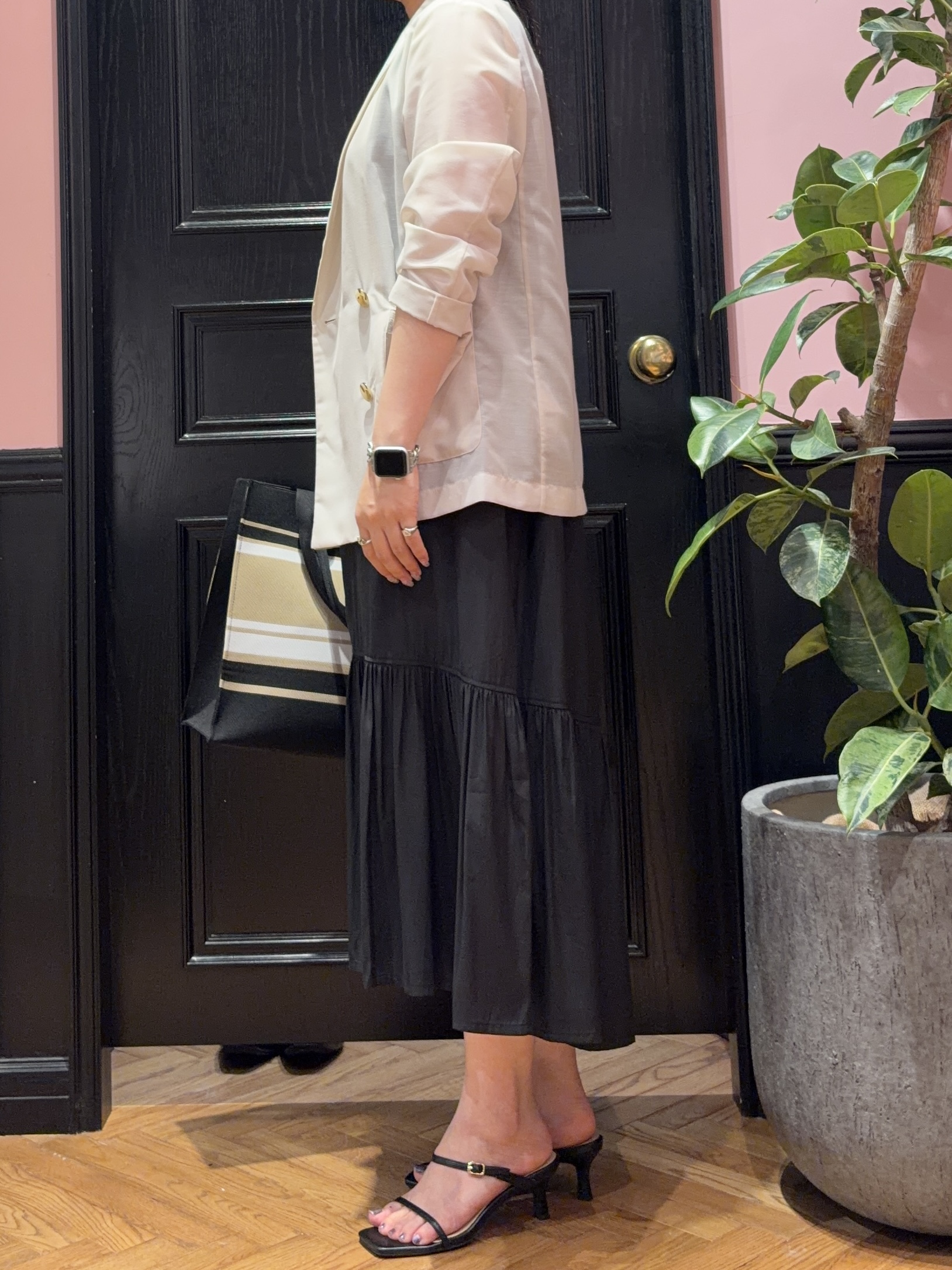 SAKAIさんの「DRESSTERIOR｜ノースリーブギャザーヘムワンピース」を使ったコーディネート