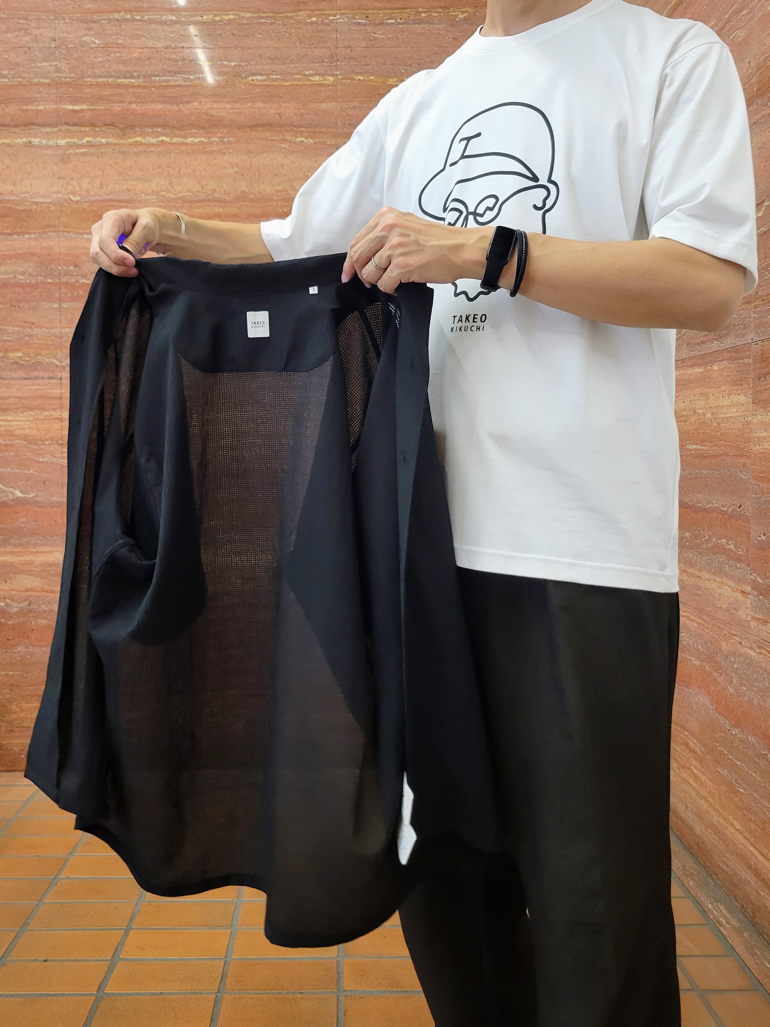piroyaさんの「TAKEO KIKUCHI｜【通気性】トリコットサッカー オープンカラー シャツ」を使ったコーディネート