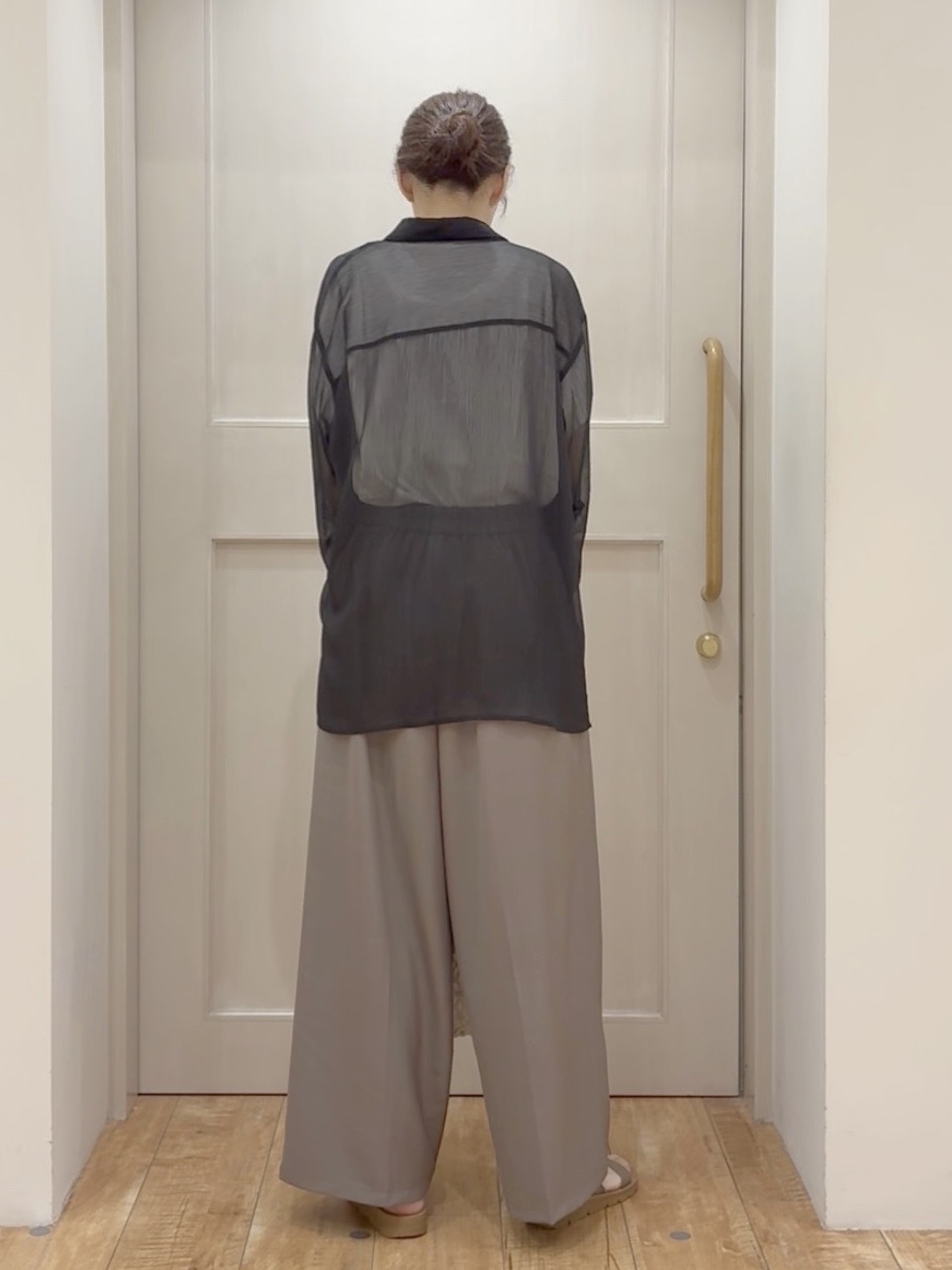 tamuさんの「SHOO･LA･RUE｜【洗濯機可】ダブルポケット 楊柳しぼしぼシアーシャツ」を使ったコーディネート