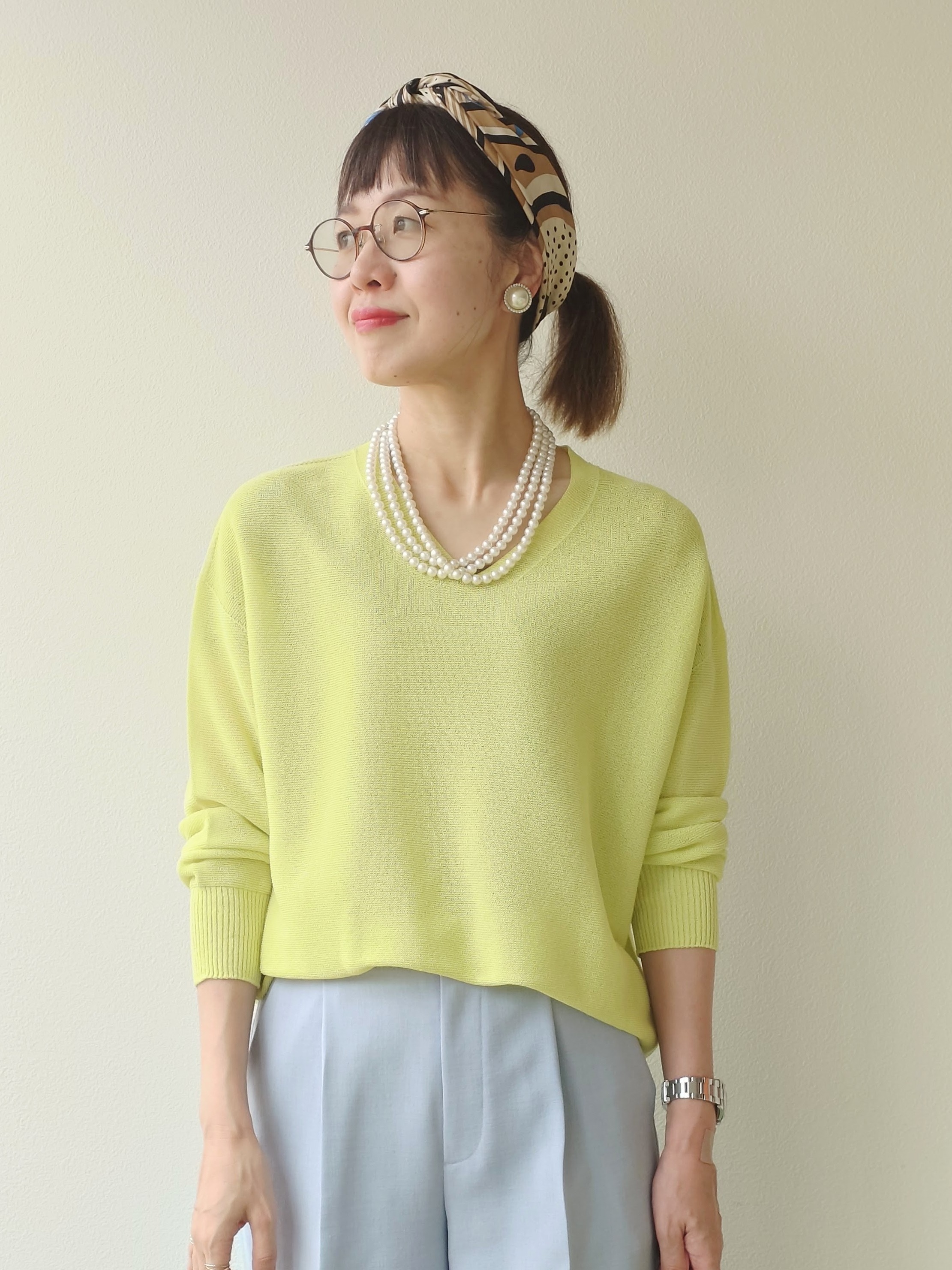 MUTSUKOさんの「UNTITLED｜【7色展開/洗える/程よい透け感】ドライタッチVネックニット」を使ったコーディネート