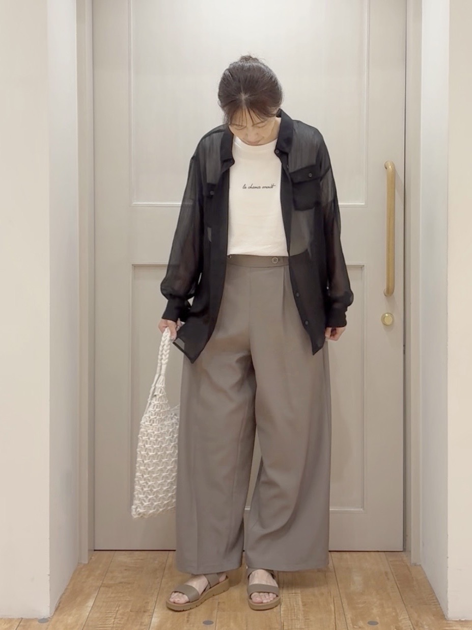 tamuさんの「SHOO･LA･RUE｜【洗濯機可】ダブルポケット 楊柳しぼしぼシアーシャツ」を使ったコーディネート