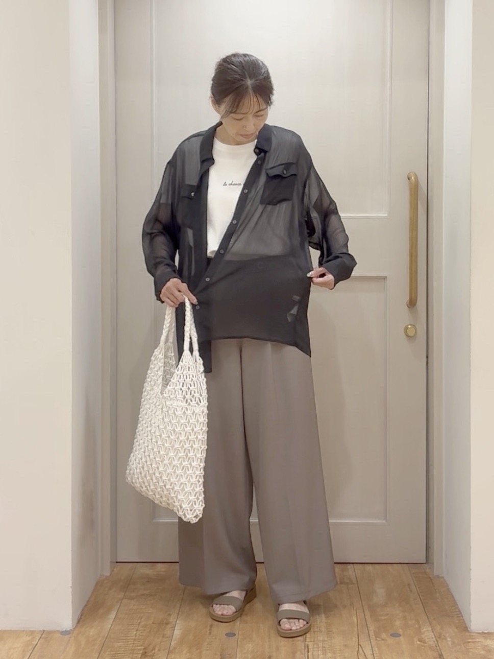 tamuさんの「SHOO･LA･RUE｜【洗濯機可】ダブルポケット 楊柳しぼしぼシアーシャツ」を使ったコーディネート