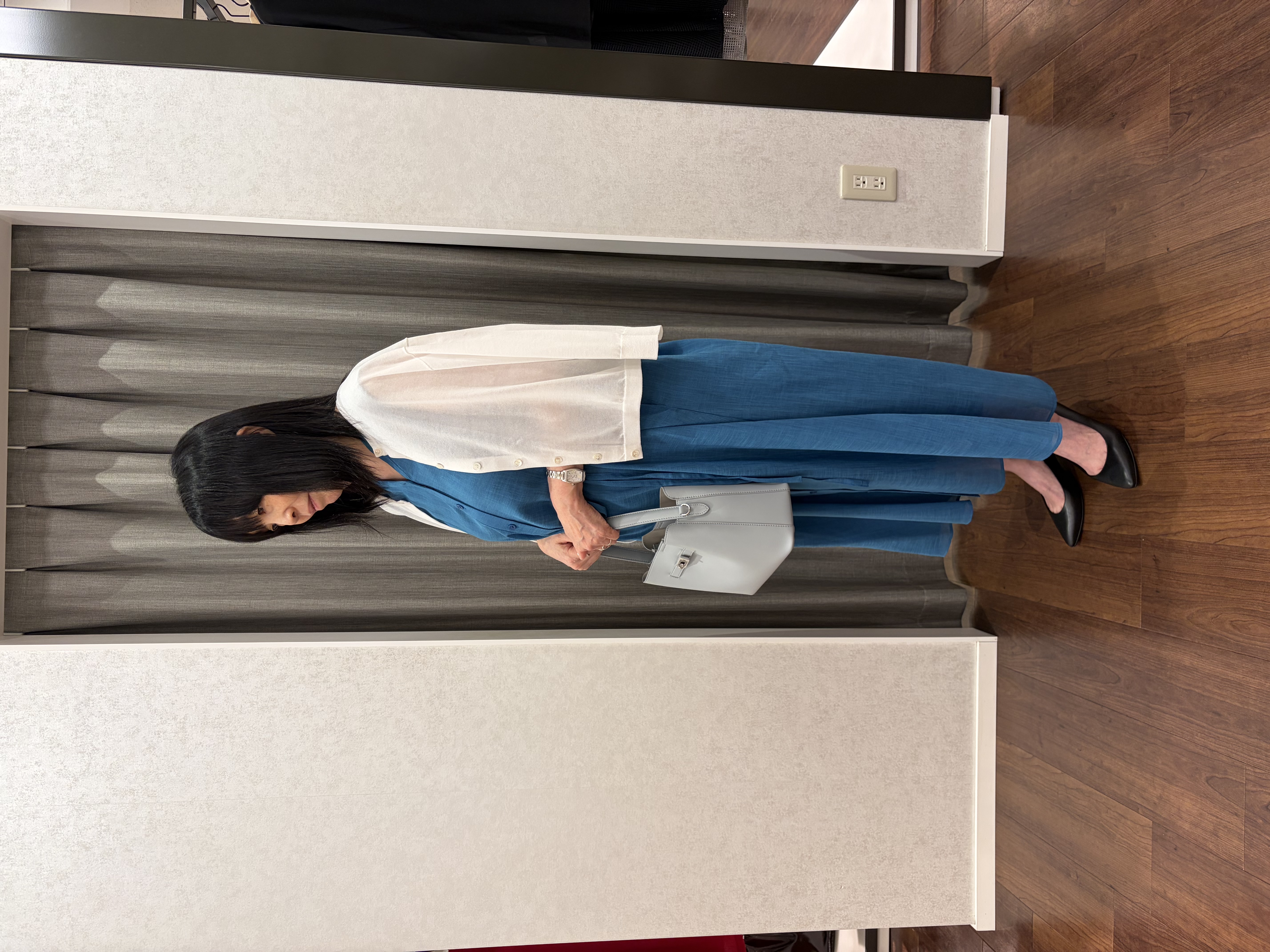 あーるさんの「UNTITLED｜【通気性/前開きボタン】シアーVネックワンピース」を使ったコーディネート