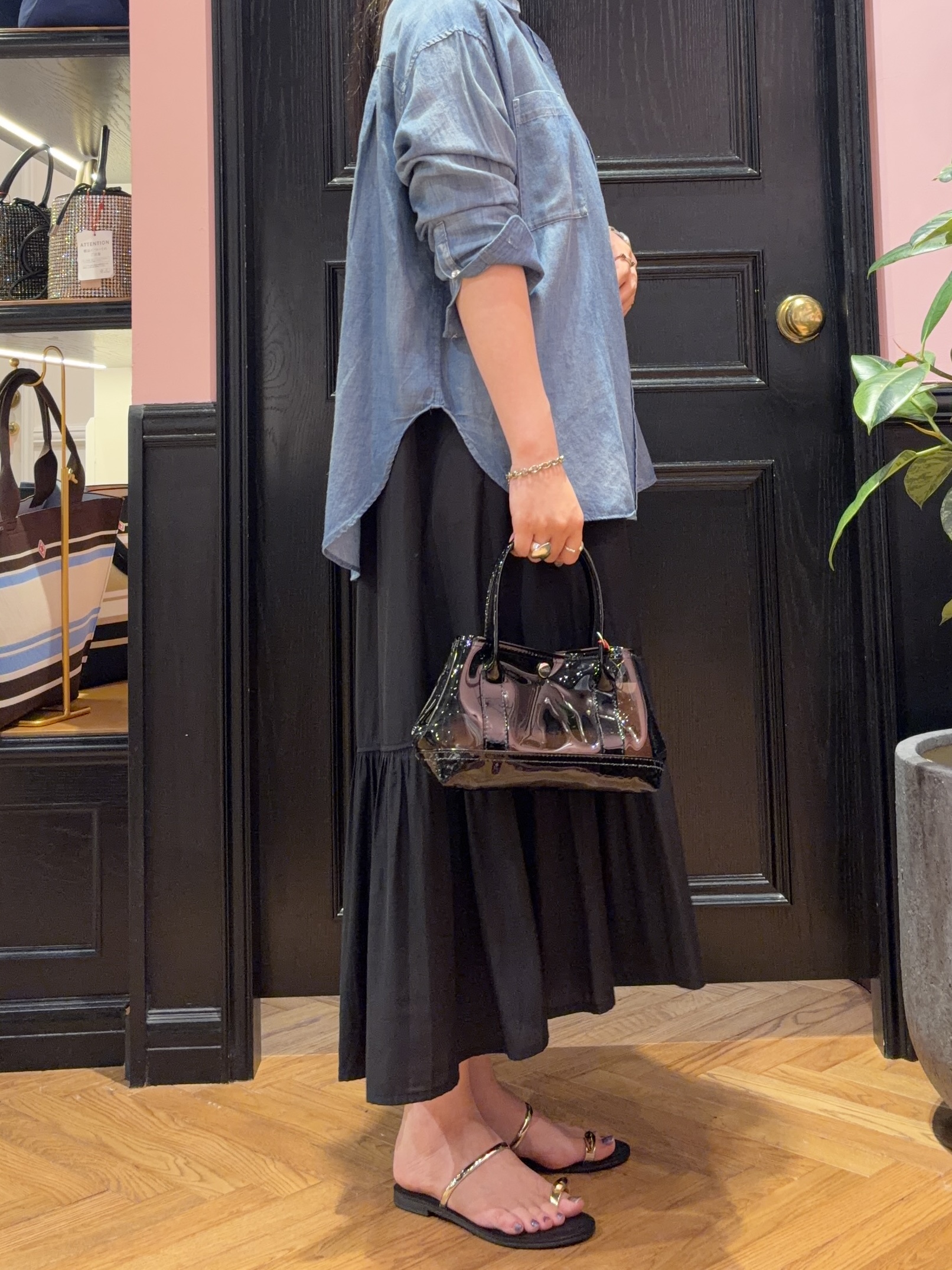 SAKAIさんの「DRESSTERIOR｜ノースリーブギャザーヘムワンピース」を使ったコーディネート
