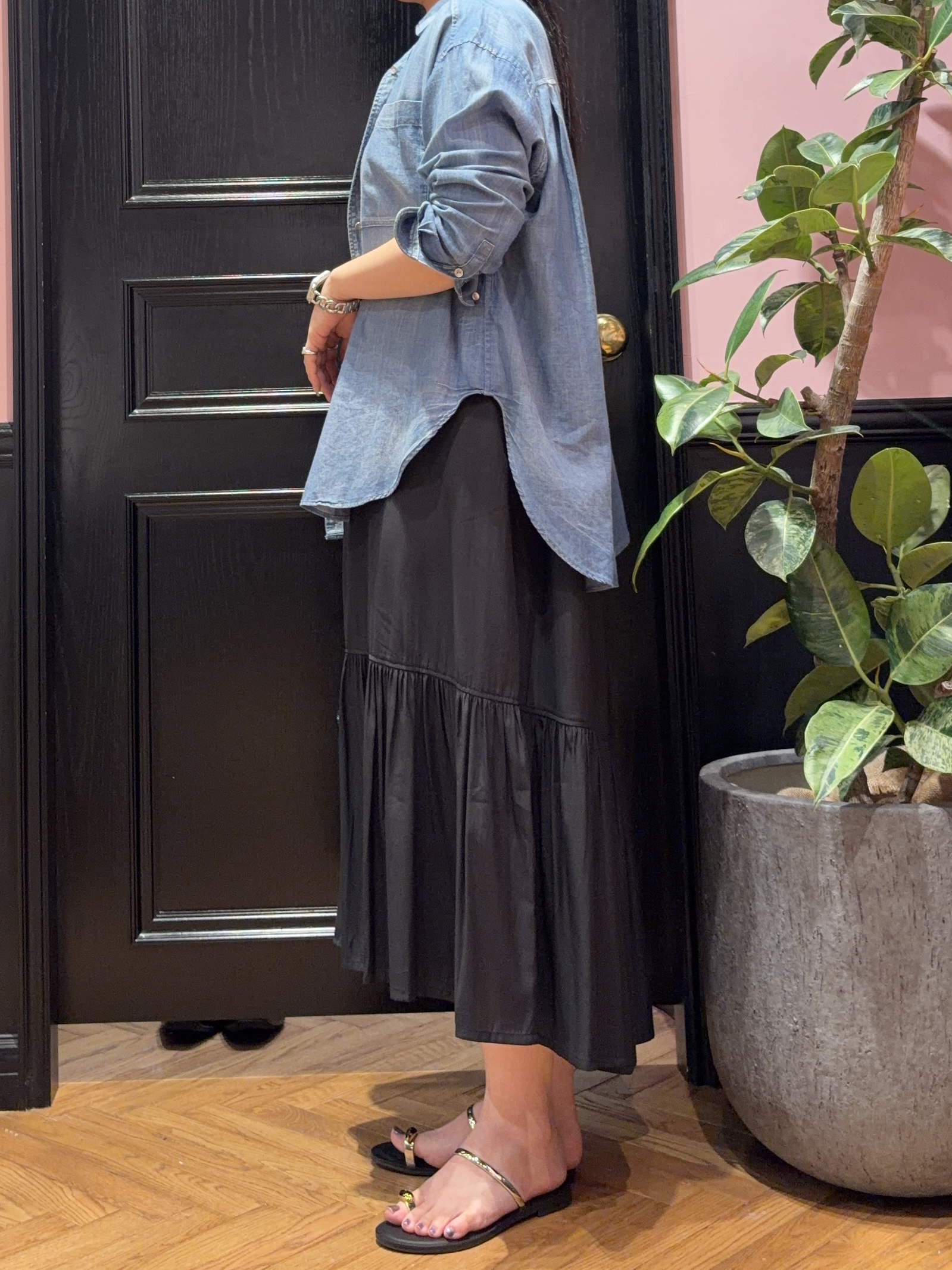 SAKAIさんの「DRESSTERIOR｜ノースリーブギャザーヘムワンピース」を使ったコーディネート