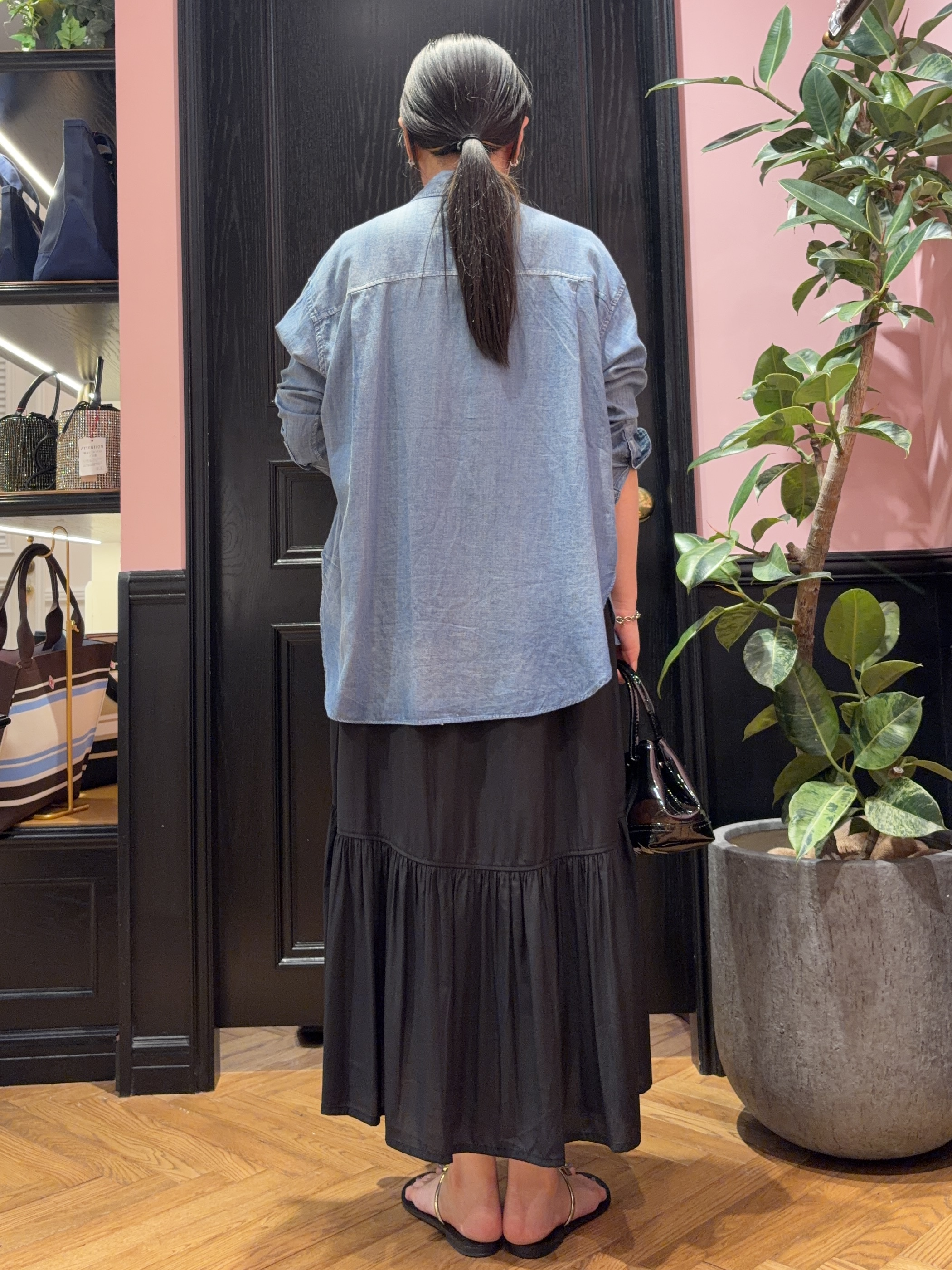 SAKAIさんの「DRESSTERIOR｜ノースリーブギャザーヘムワンピース」を使ったコーディネート
