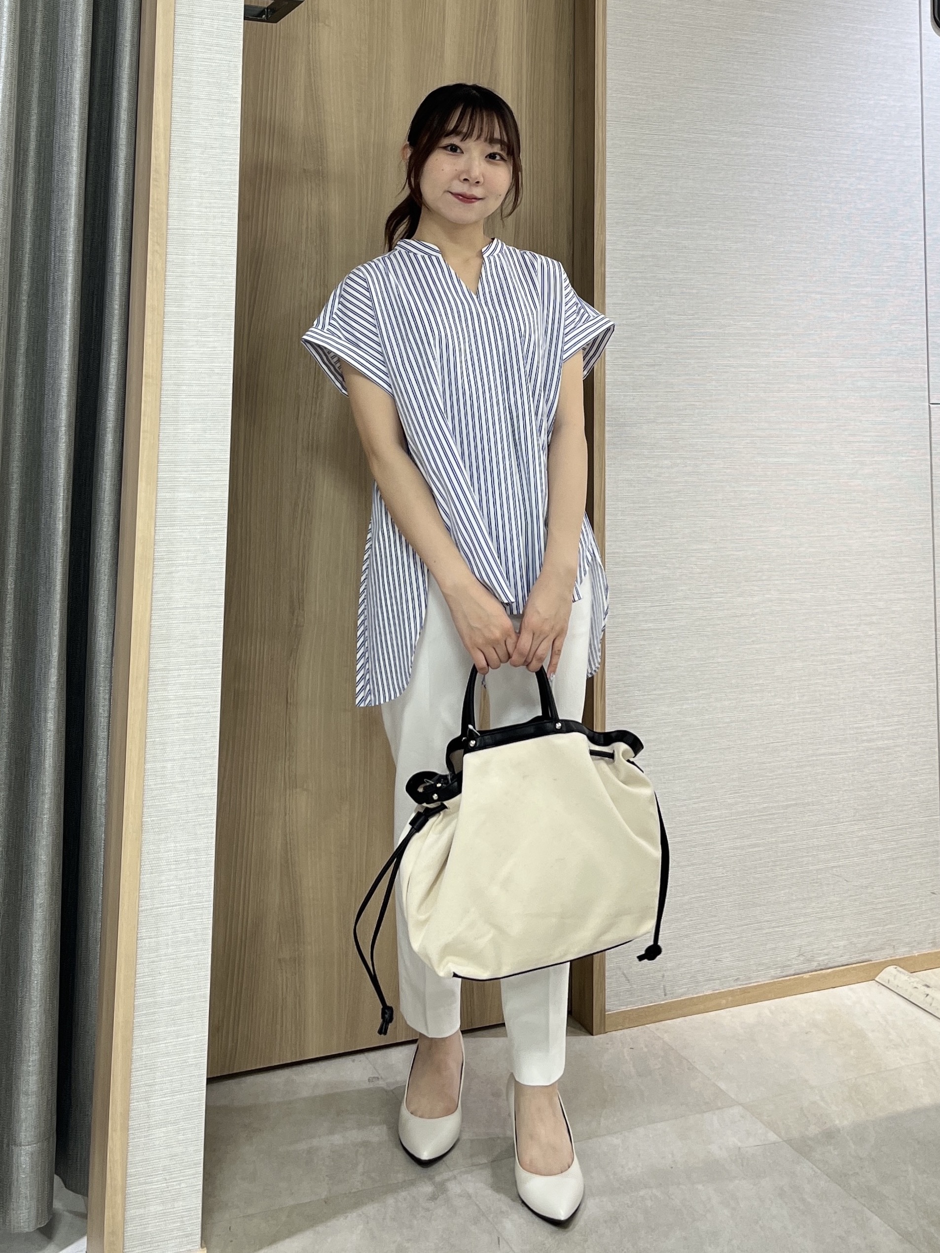 KAHOさんの「UNTITLED｜【多機能付き】バックプリーツデザインブラウス」を使ったコーディネート