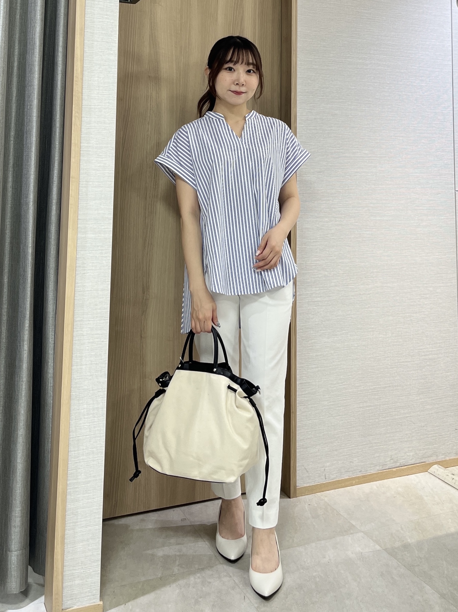 KAHOさんの「UNTITLED｜【多機能付き】バックプリーツデザインブラウス」を使ったコーディネート