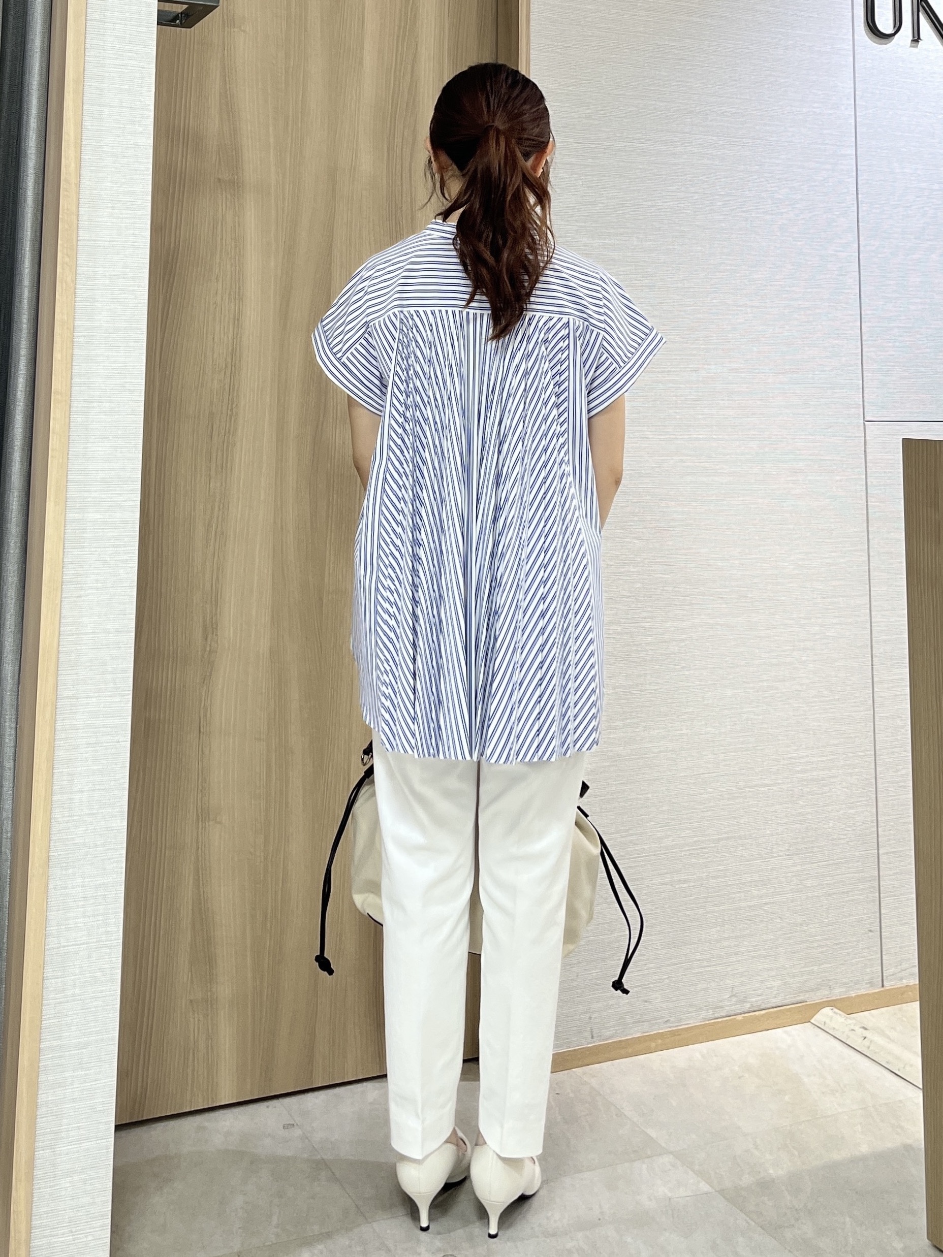 KAHOさんの「UNTITLED｜【多機能付き】バックプリーツデザインブラウス」を使ったコーディネート