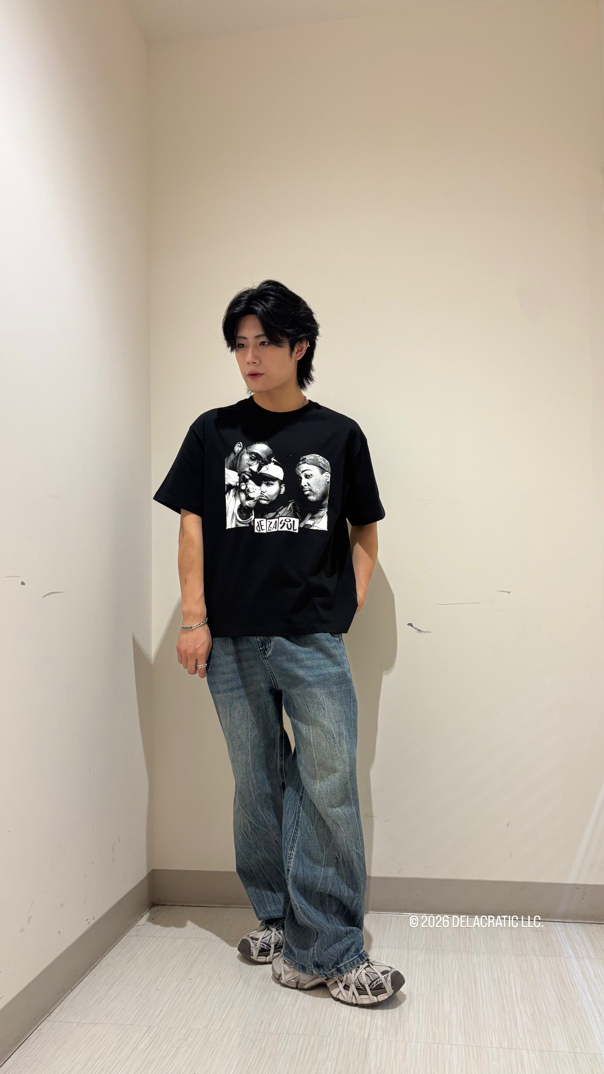 辻一樹さんの「tk.TAKEO KIKUCHI｜ワイドストレートレッグデニム」を使ったコーディネート