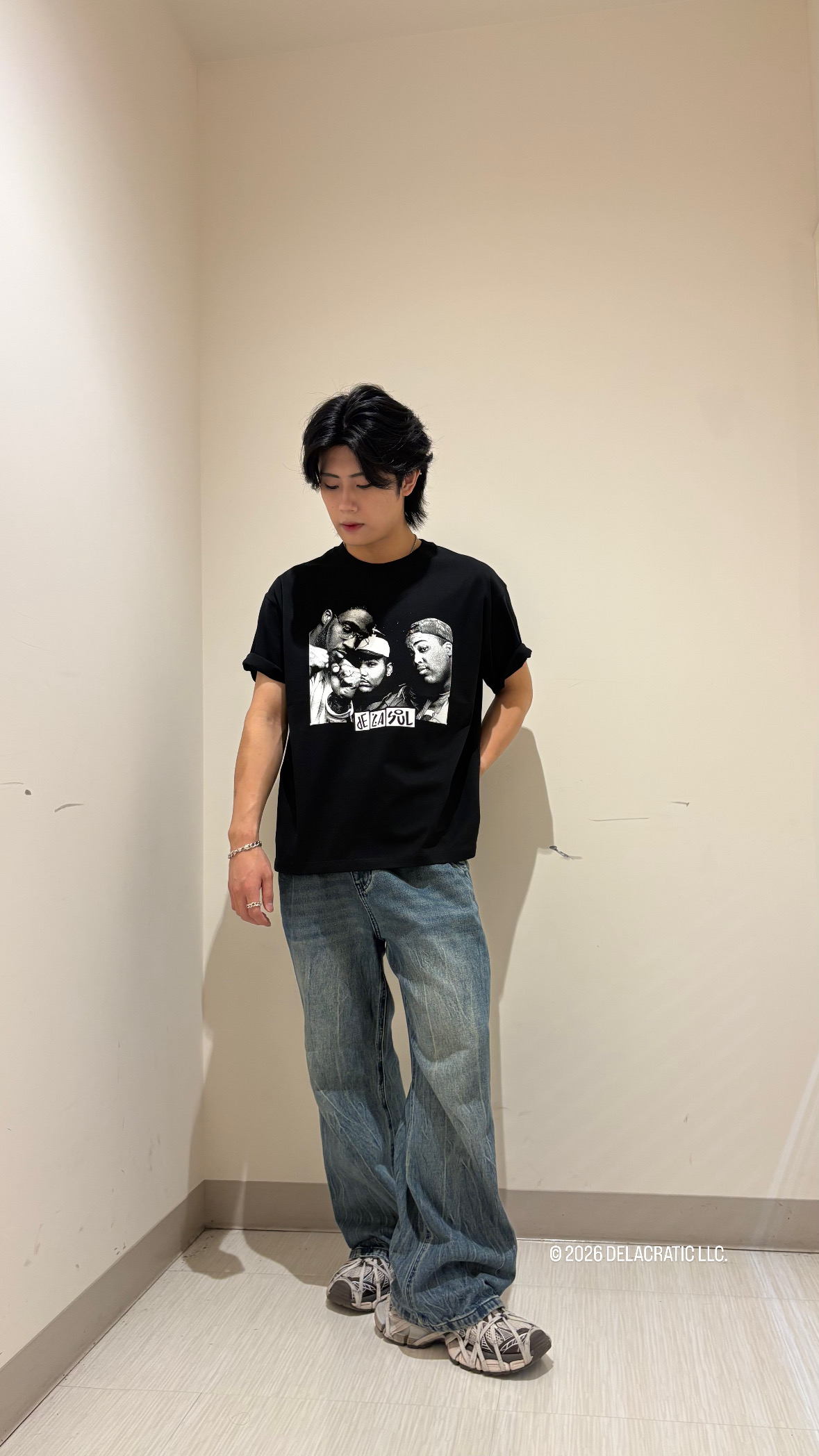 辻一樹さんの「tk.TAKEO KIKUCHI｜ワイドストレートレッグデニム」を使ったコーディネート