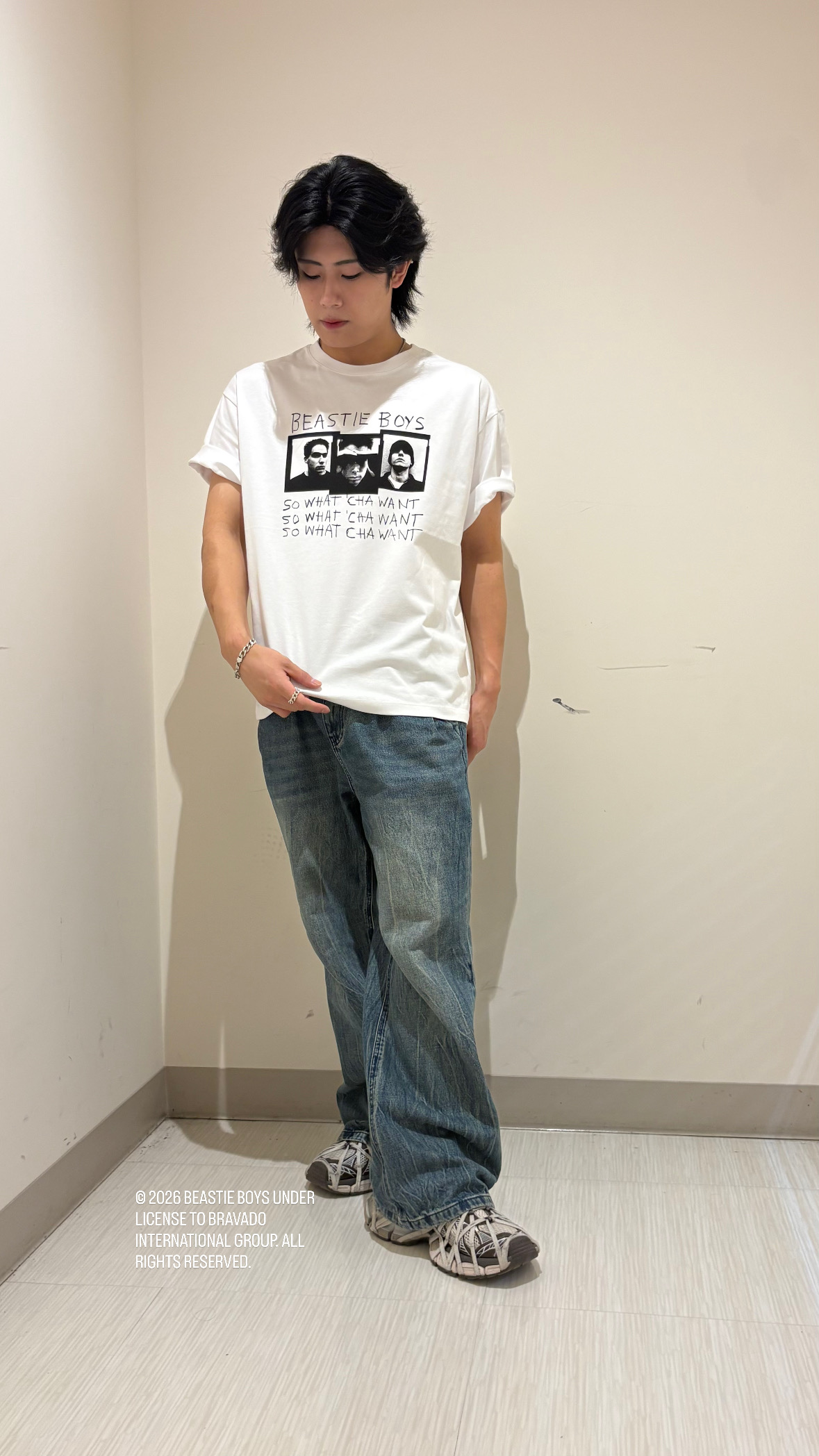 辻一樹さんの「tk.TAKEO KIKUCHI｜ワイドストレートレッグデニム」を使ったコーディネート