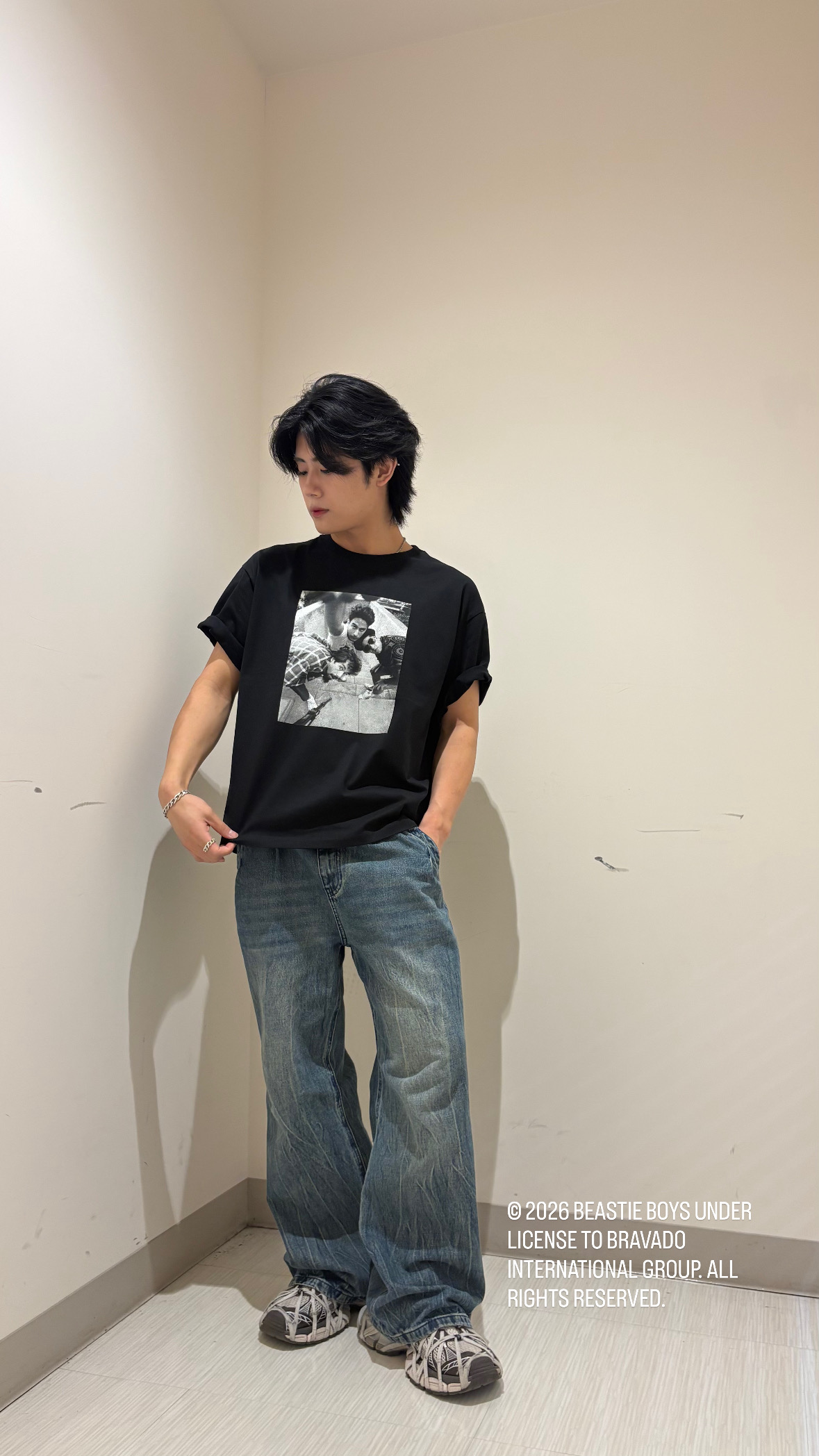 辻一樹さんの「tk.TAKEO KIKUCHI｜ワイドストレートレッグデニム」を使ったコーディネート