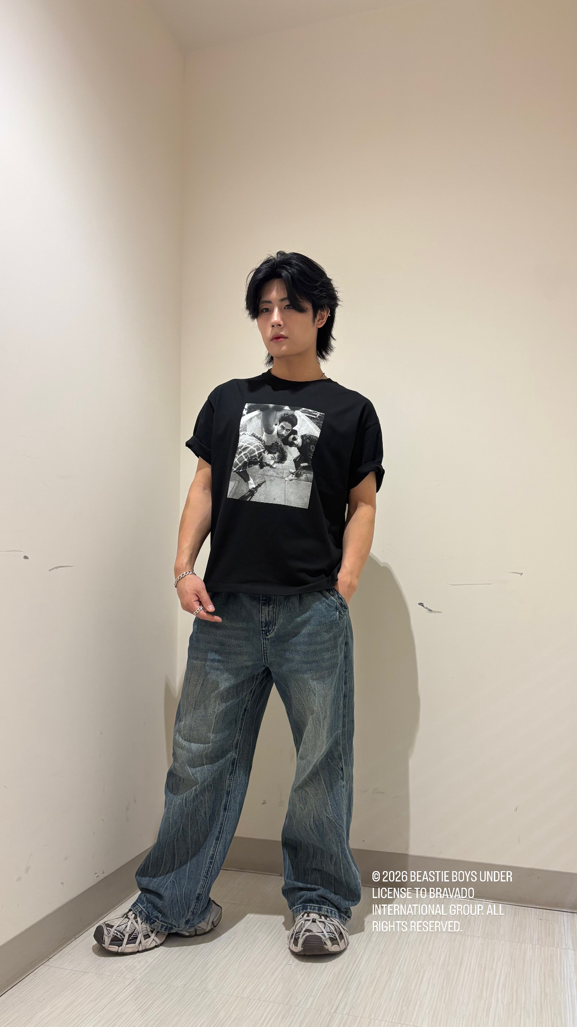 辻一樹さんの「tk.TAKEO KIKUCHI｜ワイドストレートレッグデニム」を使ったコーディネート
