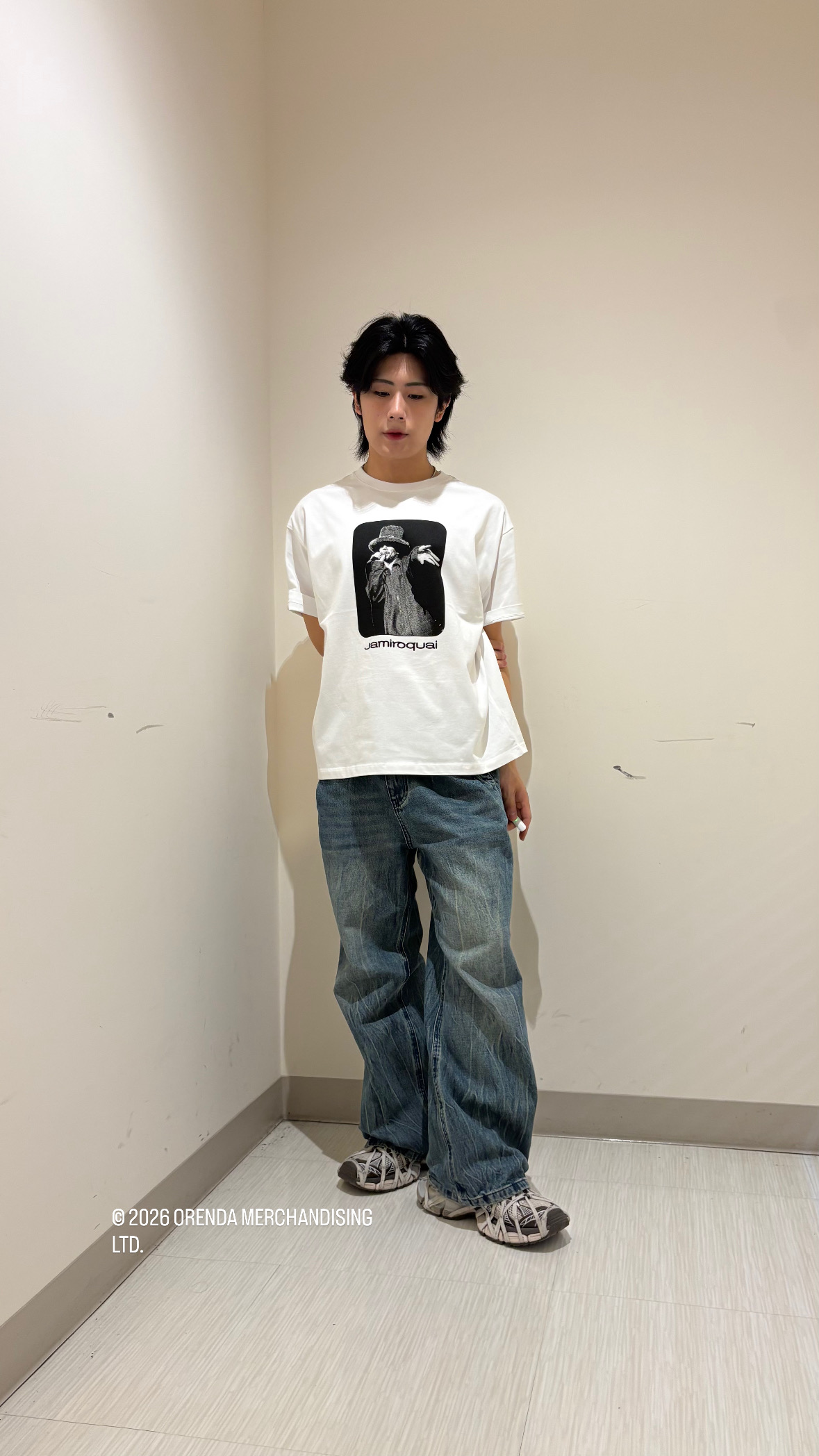 辻一樹さんの「tk.TAKEO KIKUCHI｜ワイドストレートレッグデニム」を使ったコーディネート