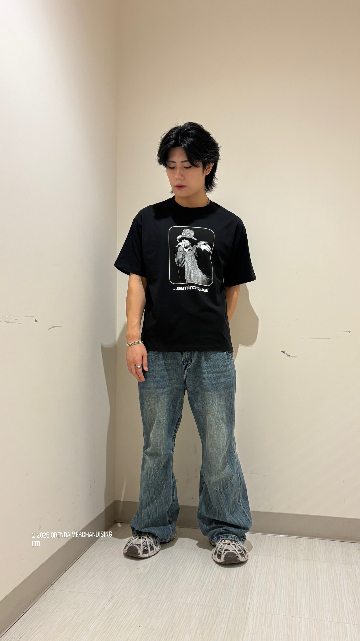 辻一樹さんの「tk.TAKEO KIKUCHI｜ワイドストレートレッグデニム」を使ったコーディネート