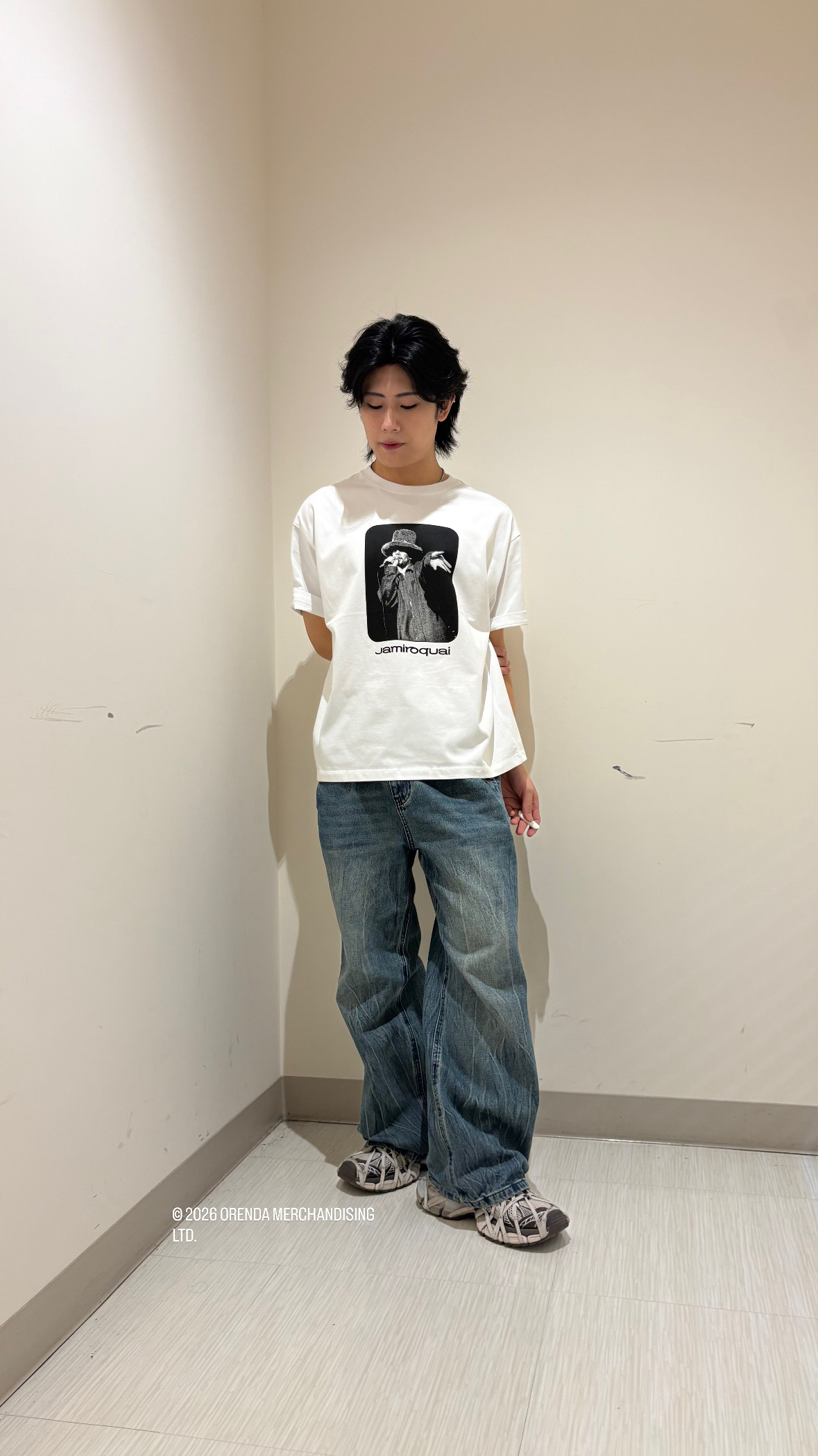 辻一樹さんの「tk.TAKEO KIKUCHI｜ワイドストレートレッグデニム」を使ったコーディネート