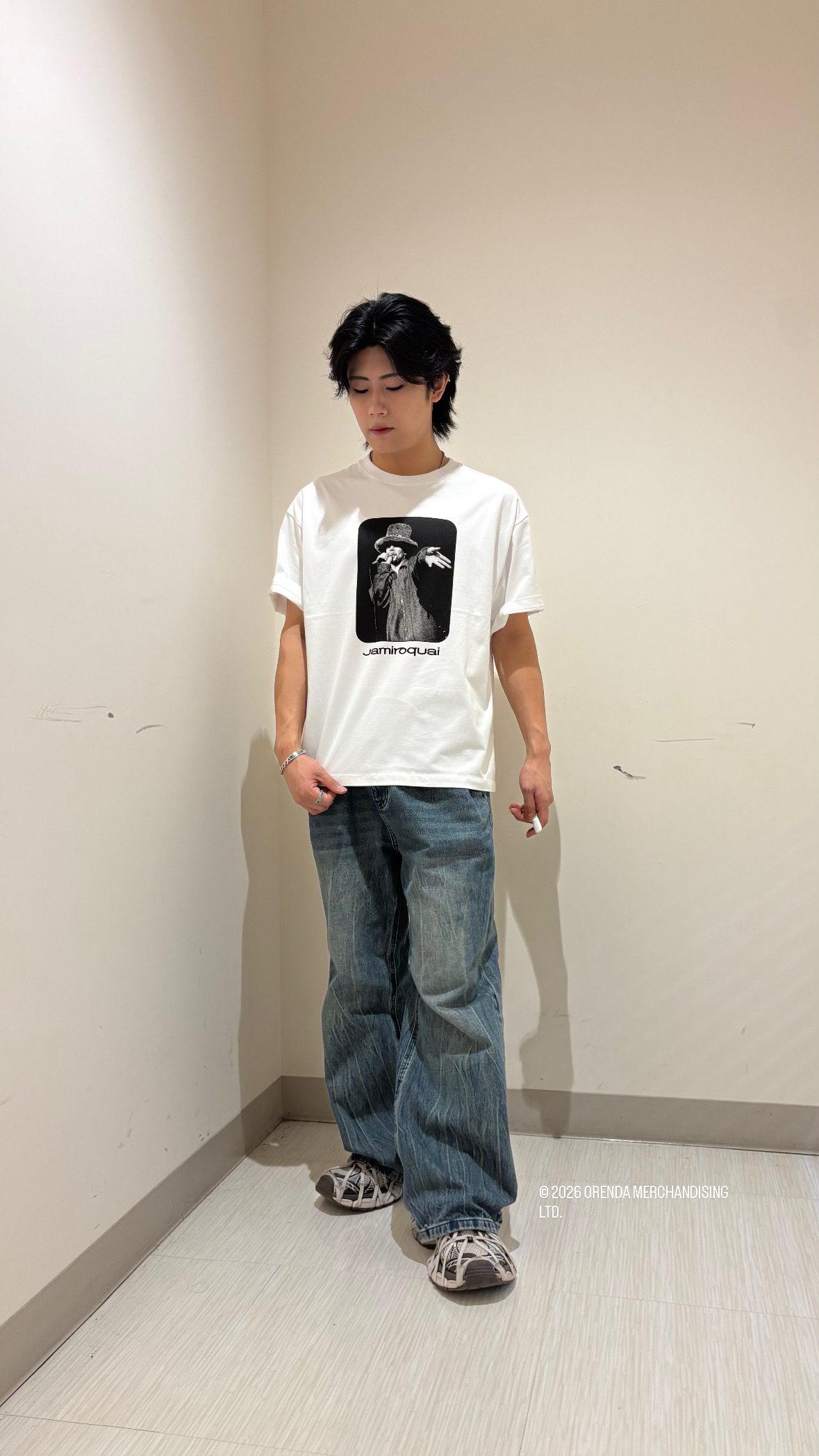 辻一樹さんの「tk.TAKEO KIKUCHI｜ワイドストレートレッグデニム」を使ったコーディネート