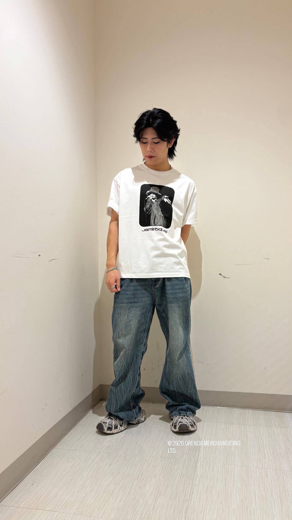 辻一樹さんの「tk.TAKEO KIKUCHI｜ワイドストレートレッグデニム」を使ったコーディネート