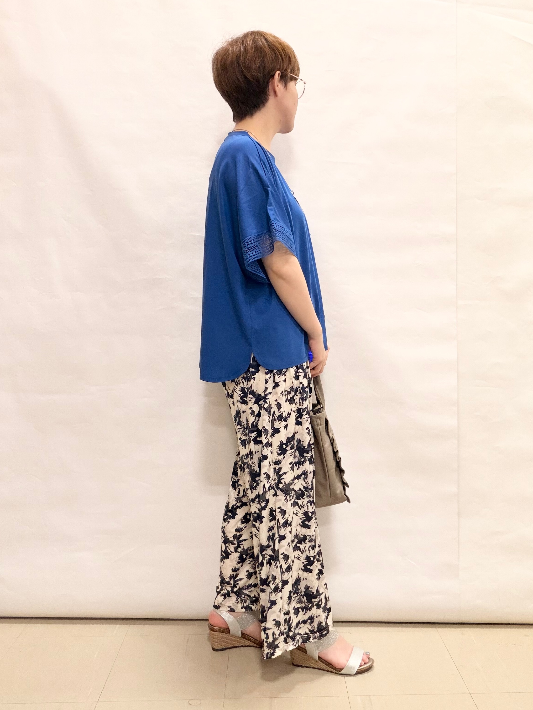 なっちゃんさんの「SHOO･LA･RUE｜【ひんやり/UV】お袖レースが上品 ゆったりとろみトップス」を使ったコーディネート