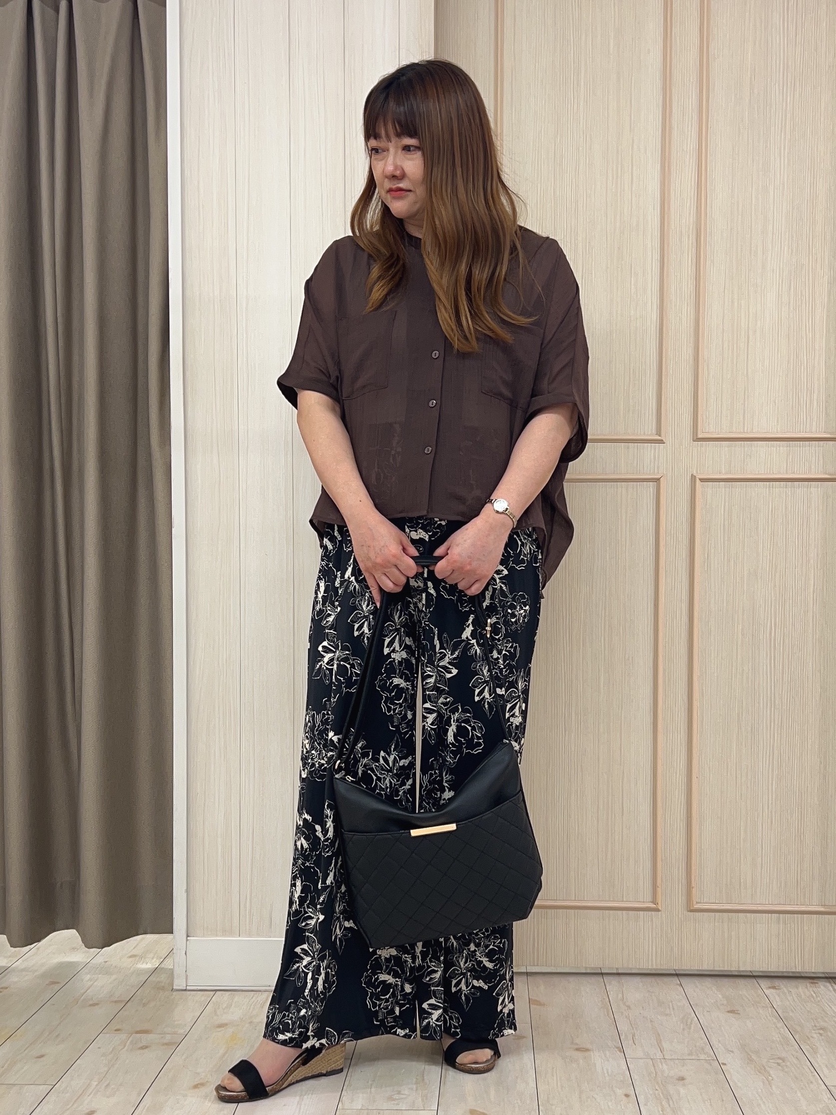 akiさんの「SHOO･LA･RUE｜【洗濯機可】ナチュラルな風合いが魅力 シアードルマンブラウス」を使ったコーディネート
