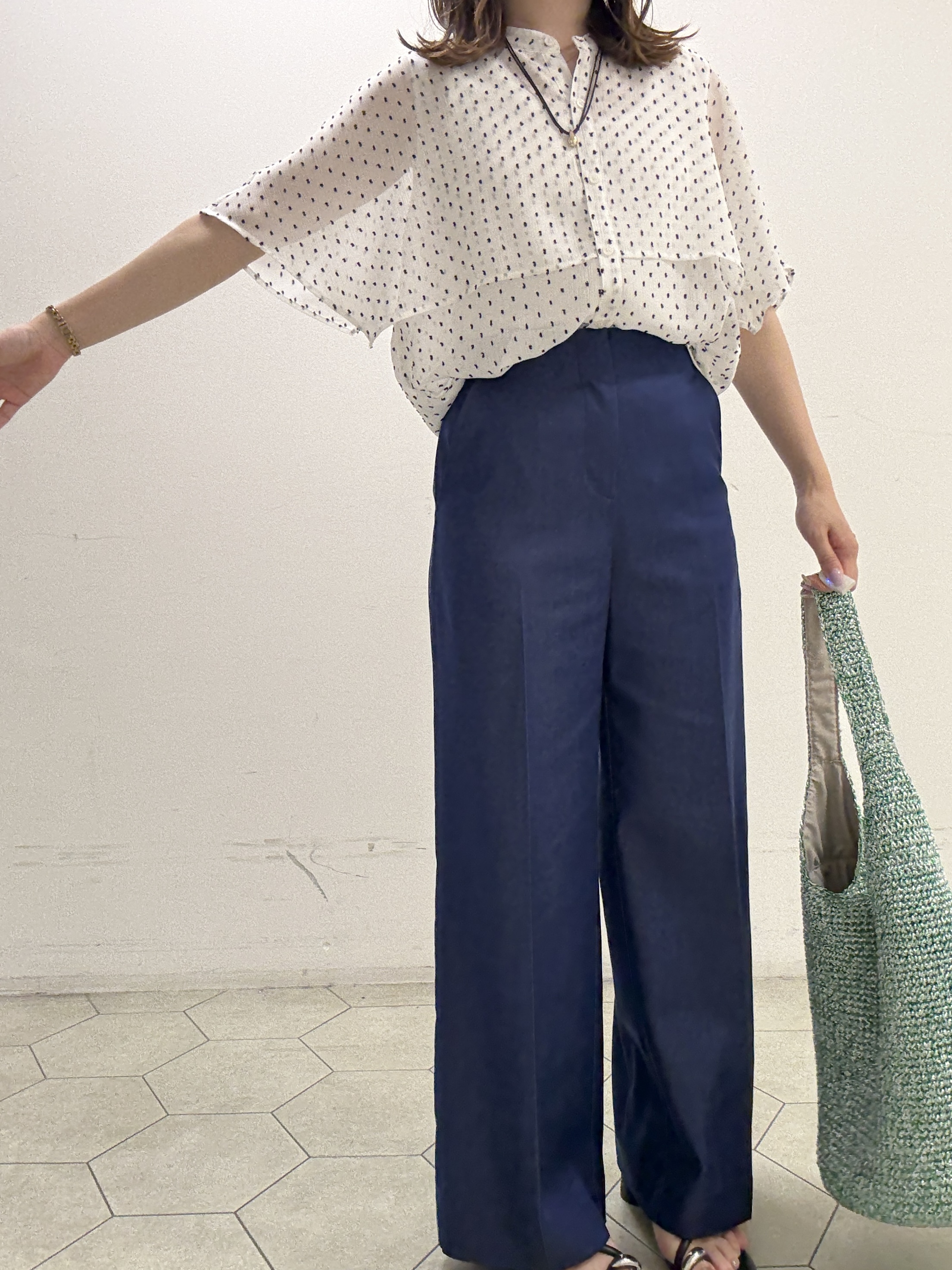 kahoさんの「INDIVI｜【洗える／ドットモチーフ】ケープスリーブブラウス」を使ったコーディネート