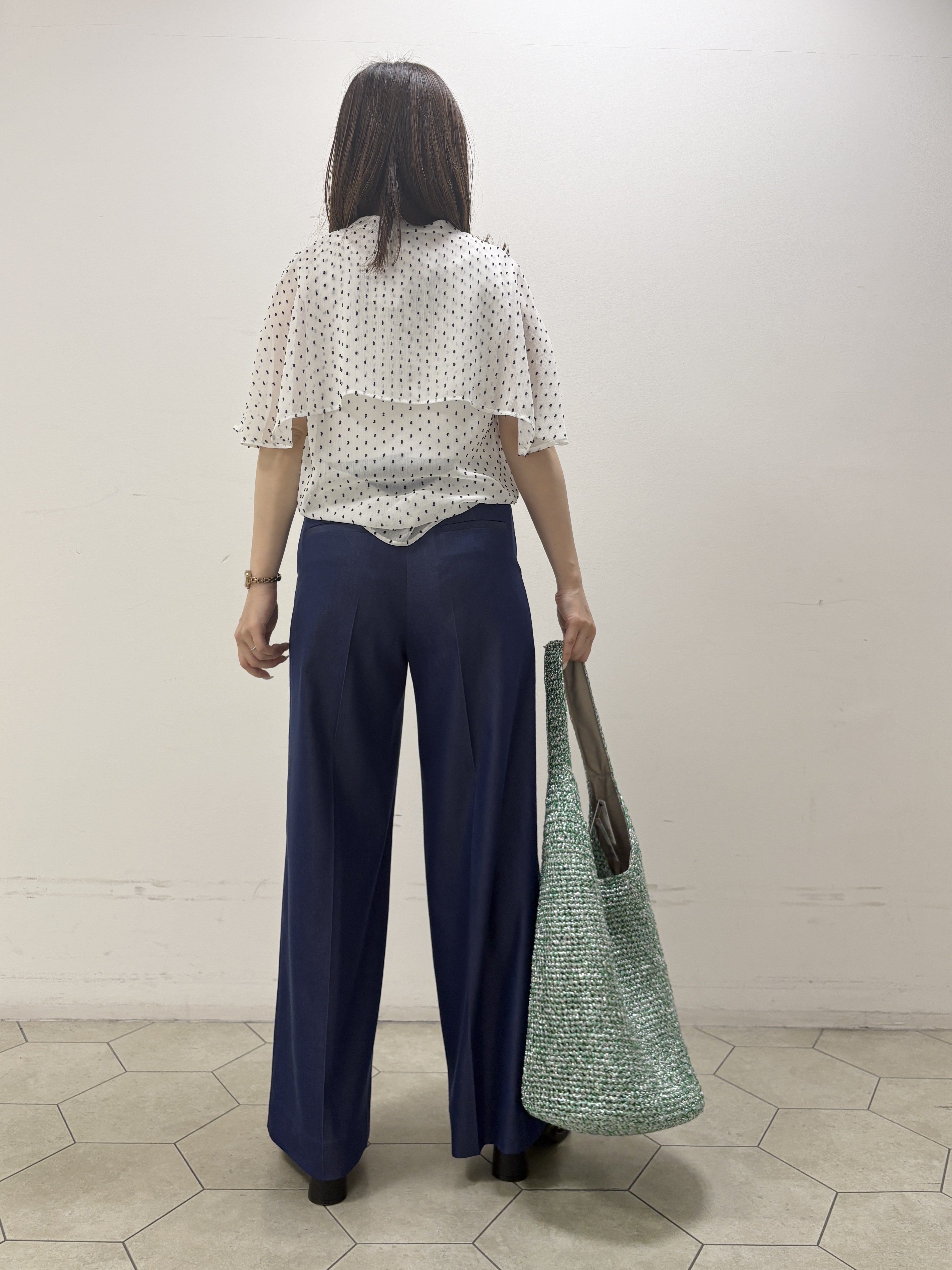 kahoさんの「INDIVI｜【洗える／ドットモチーフ】ケープスリーブブラウス」を使ったコーディネート