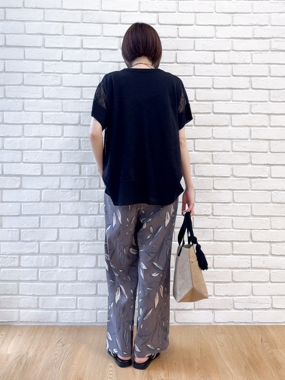𝐜𝐡𝐢𝐤𝐚さんの「SHOO･LA･RUE｜【2点セット/S-LL/体型カバー】大人のこなれレイヤード シアーニット+タンクトップ」を使ったコーディネート