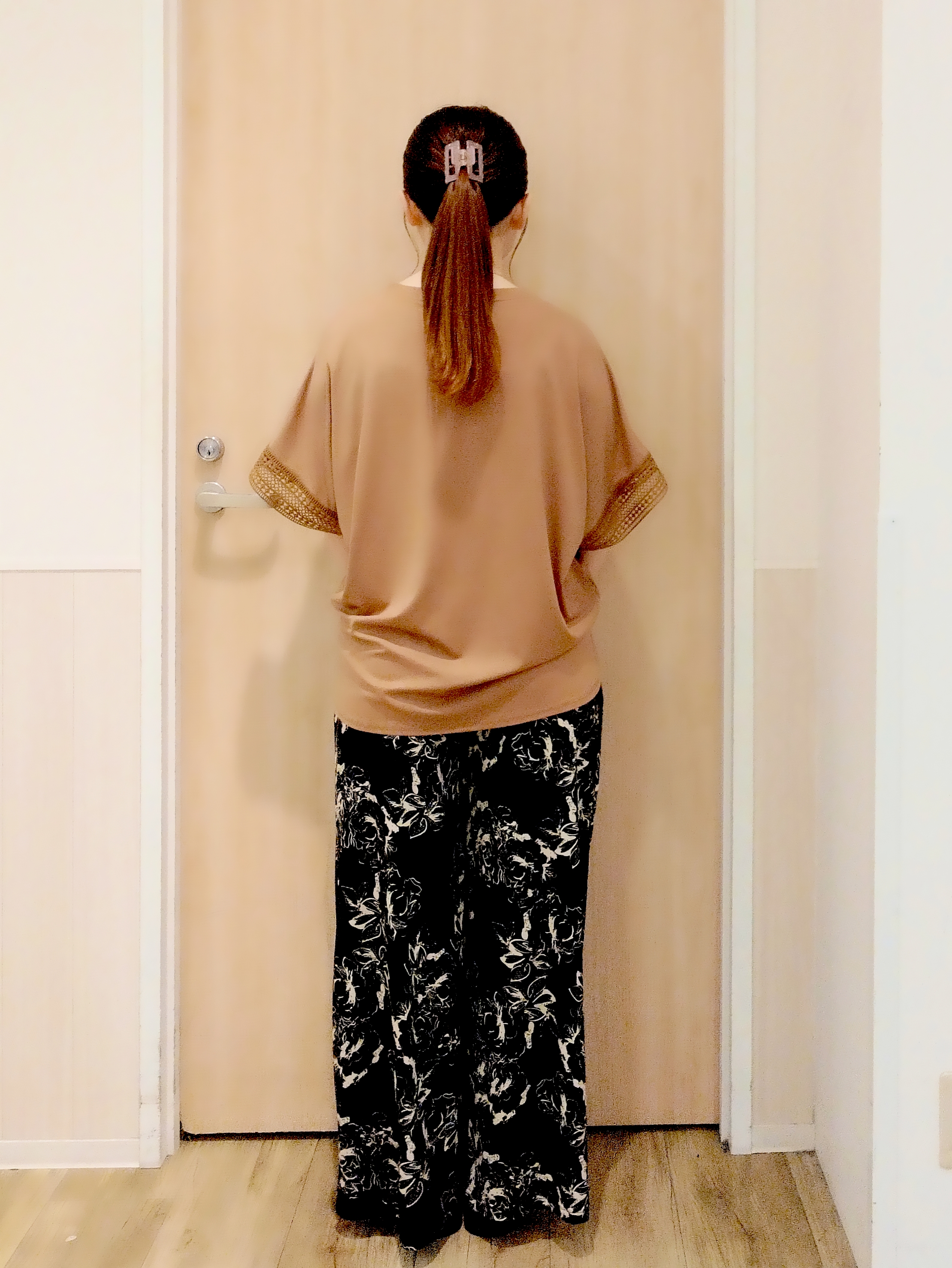 mさんの「SHOO･LA･RUE｜【ひんやり/UV】お袖レースが上品 ゆったりとろみトップス」を使ったコーディネート