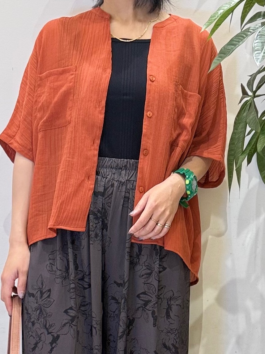 misakiさんの「SHOO･LA･RUE｜【洗濯機可】ナチュラルな風合いが魅力 シアードルマンブラウス」を使ったコーディネート