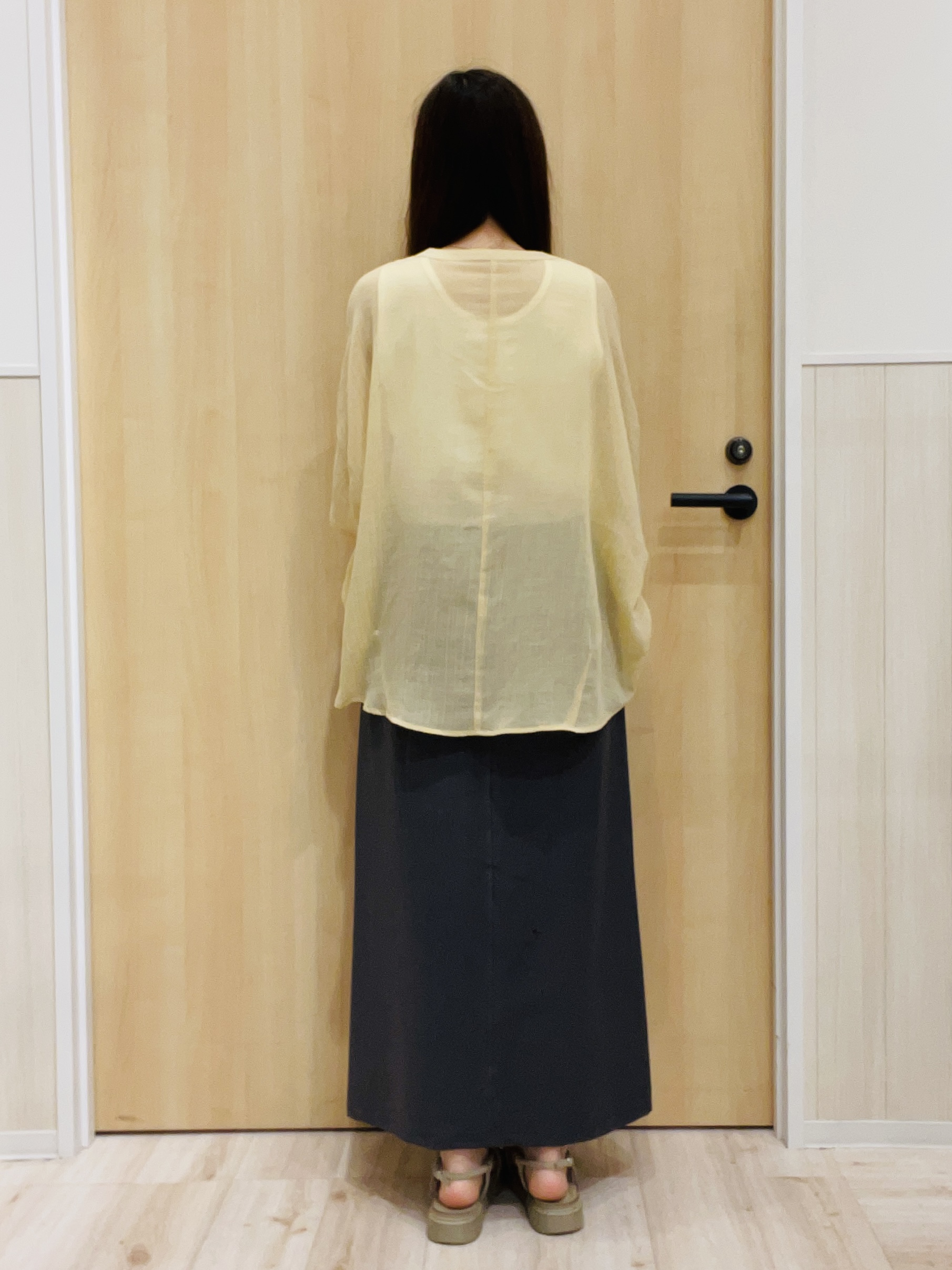minamiさんの「SHOO･LA･RUE｜【洗濯機可/選べる6色】ナチュラルな風合いが魅力 ゆったり楊柳シアードルマンブラウス」を使ったコーディネート