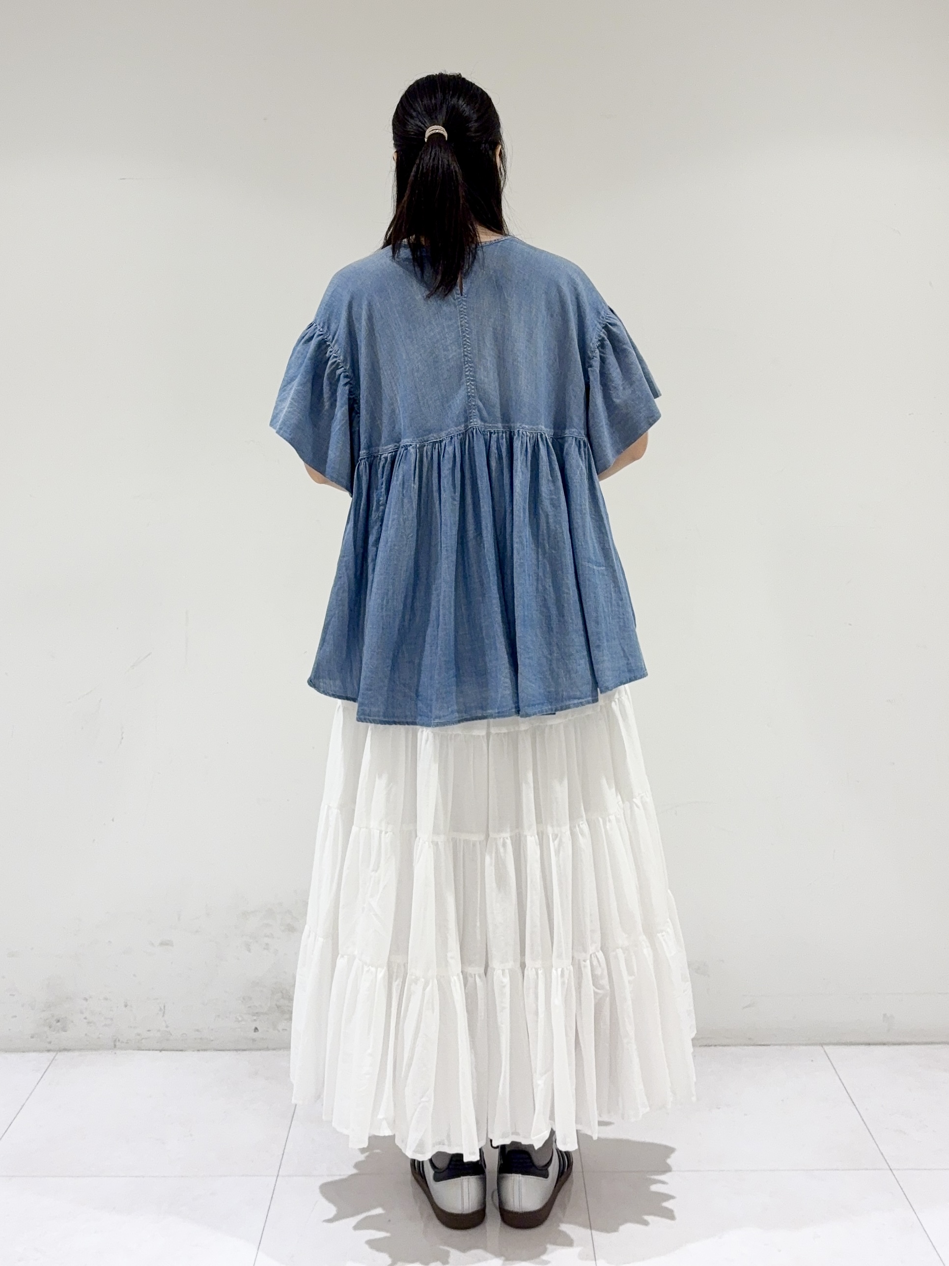 ayaさんの「DRESSTERIOR｜【涼しく着映え】シアーデニムAラインブラウス」を使ったコーディネート