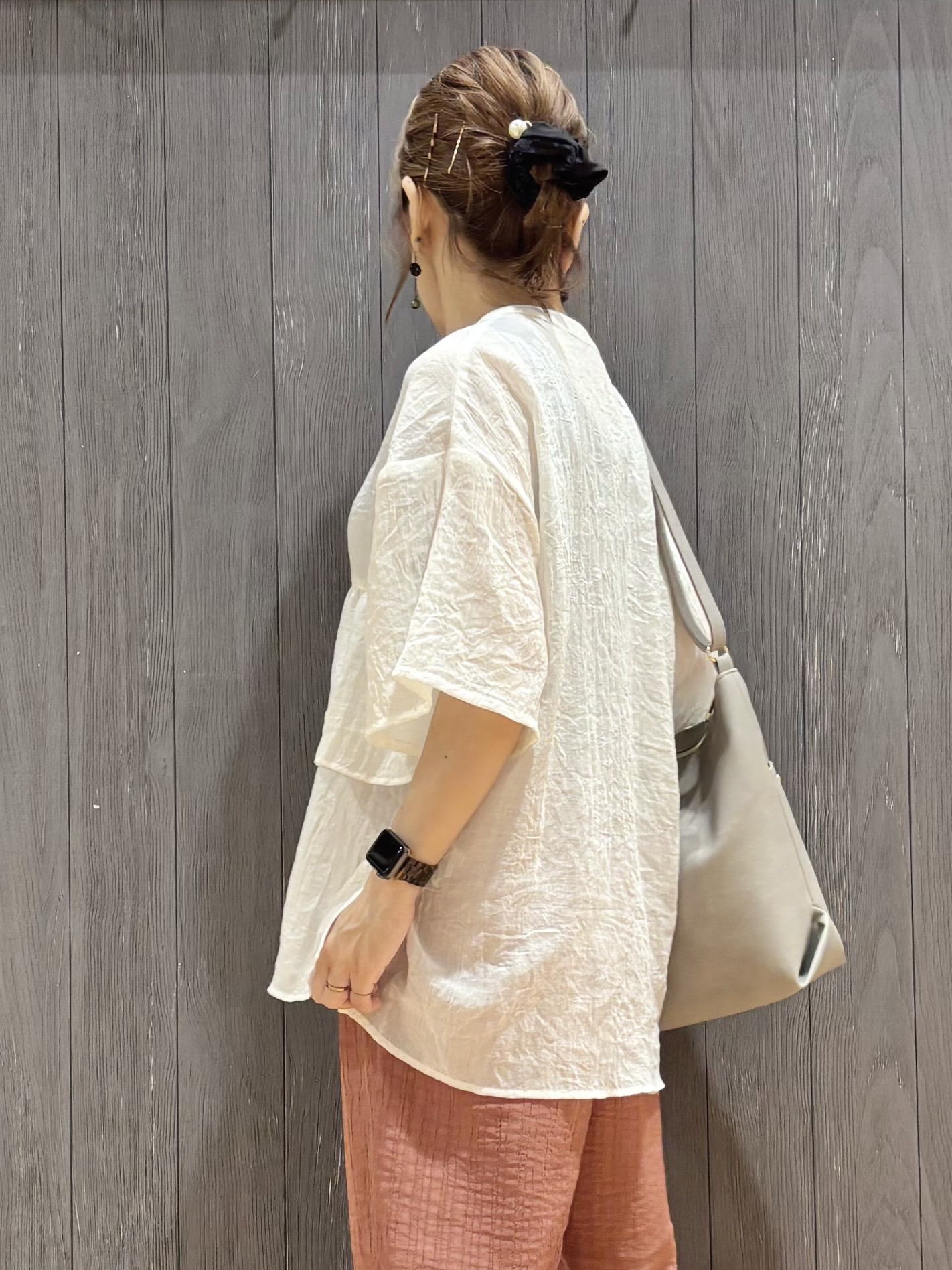 meiさんの「SHOO･LA･RUE｜フロントフリル シアーワッシャーブラウス」を使ったコーディネート