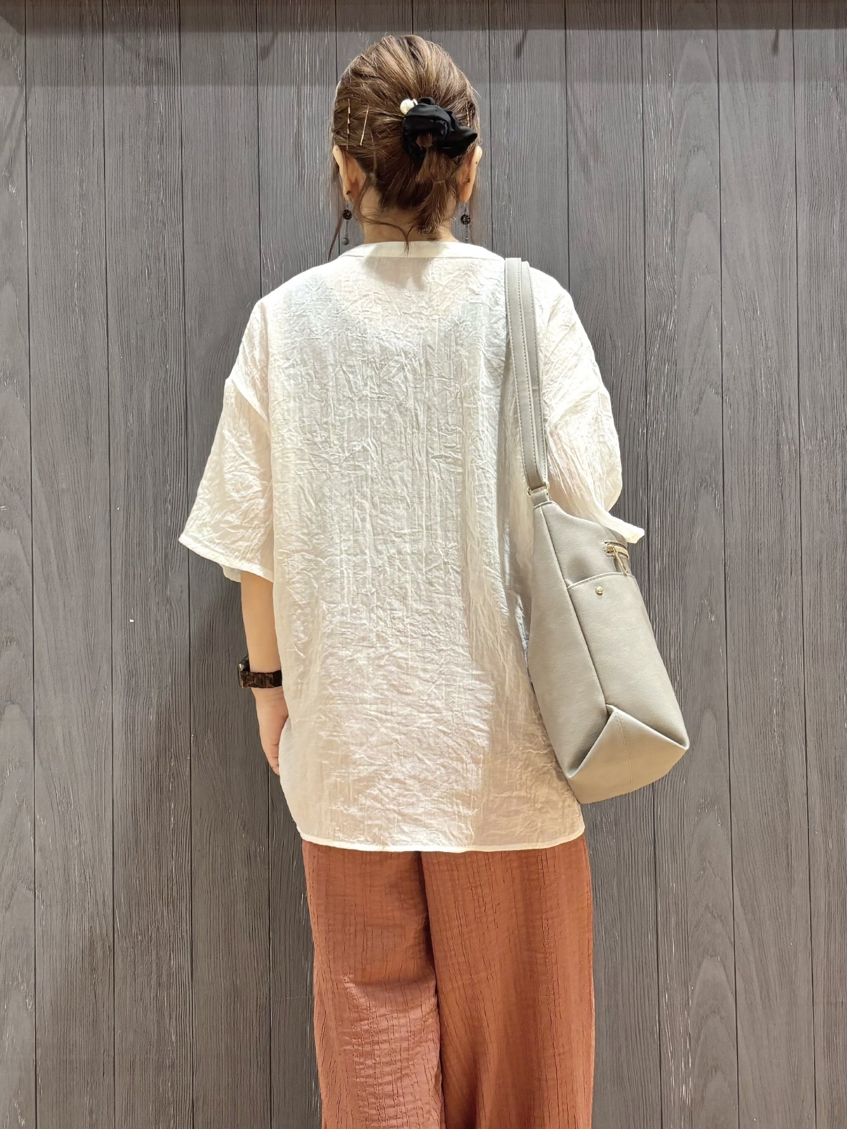 meiさんの「SHOO･LA･RUE｜フロントフリル シアーワッシャーブラウス」を使ったコーディネート