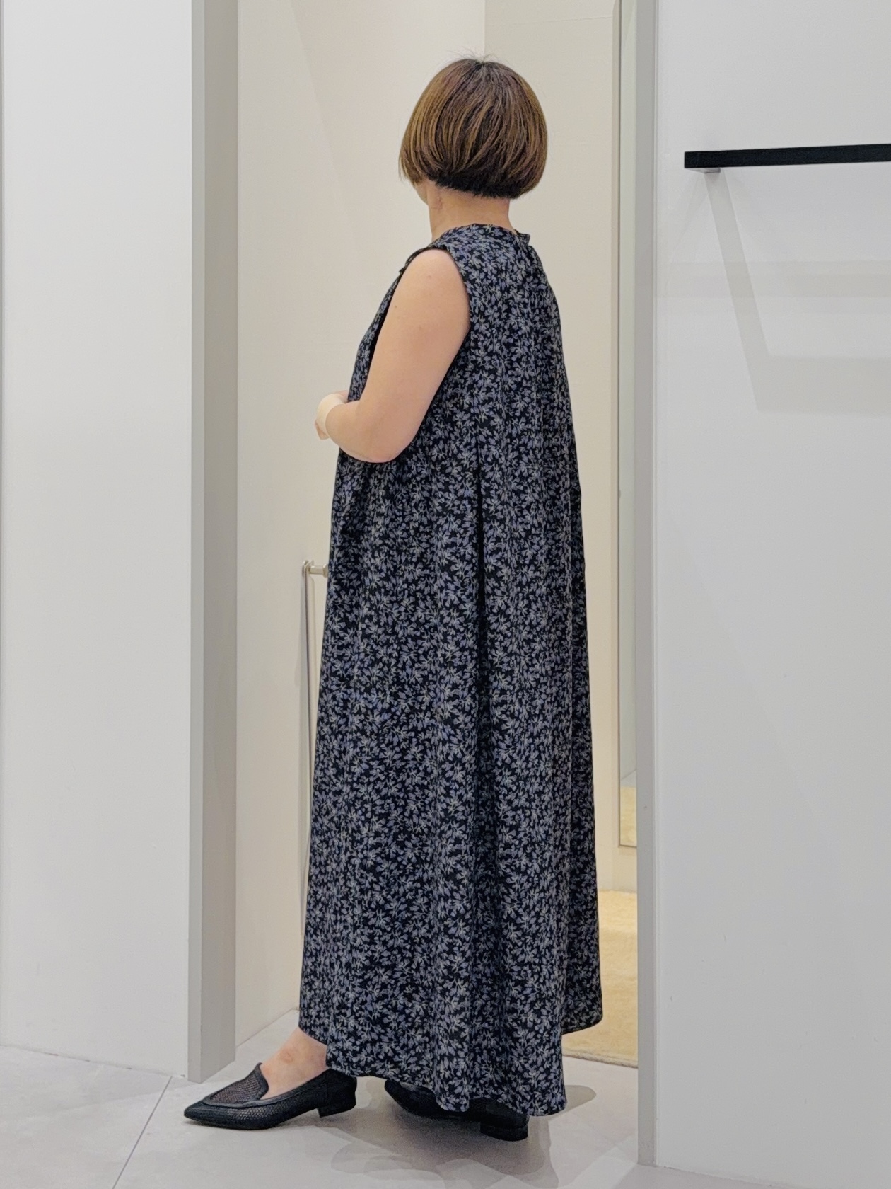 タナさんの「THE SHOP TK｜大人のリゾートムード 小花柄ワンピース」を使ったコーディネート