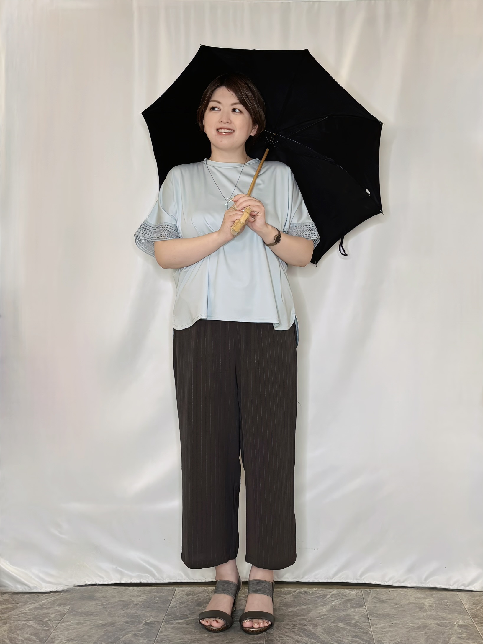 たみさんの「SHOO･LA･RUE｜【ひんやり/UV】お袖レースが上品 ゆったりとろみトップス」を使ったコーディネート