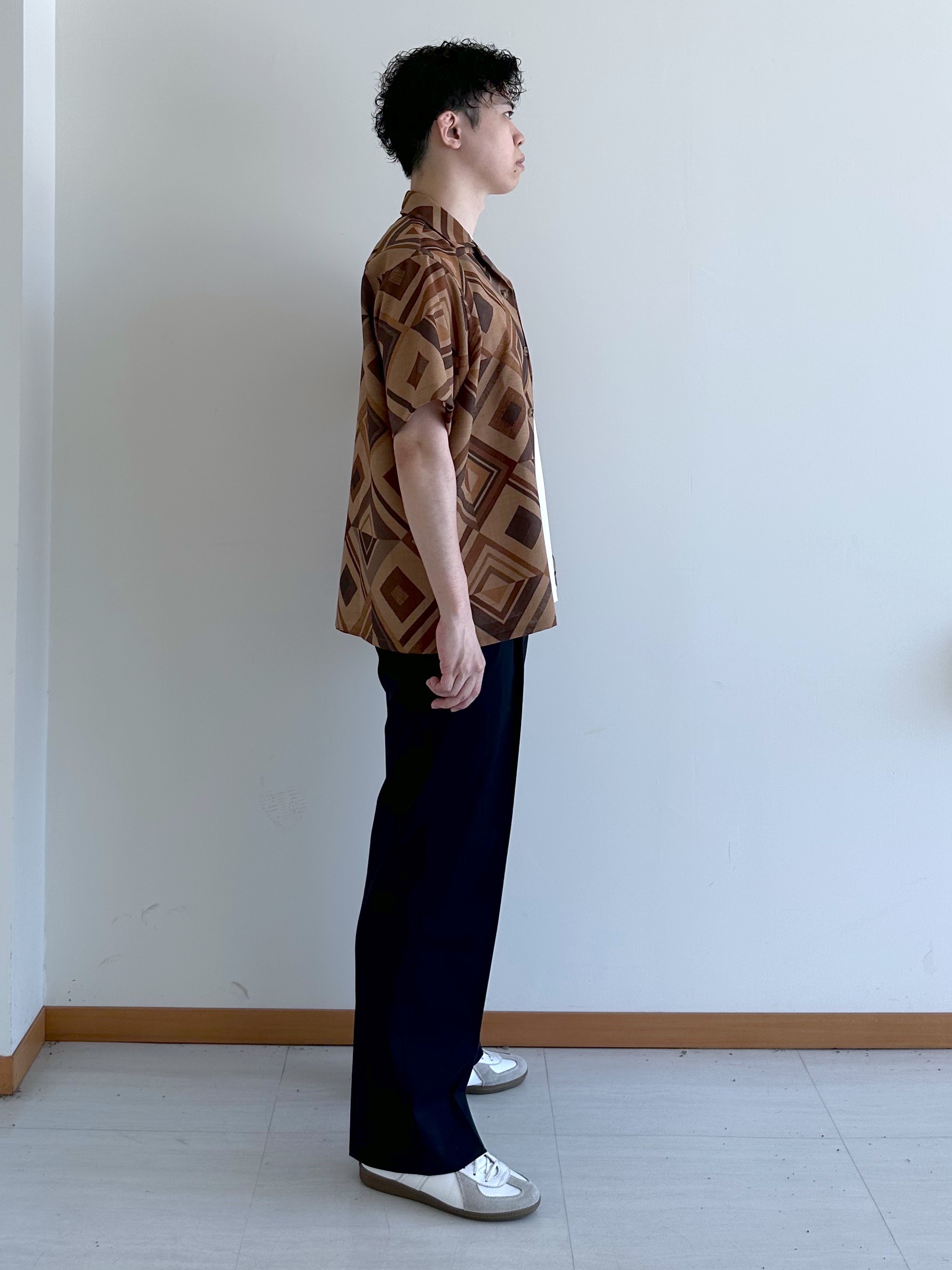イッシーさんの「TAKEO KIKUCHI｜【吸汗速乾】タイル柄プリント 半袖シャツ」を使ったコーディネート