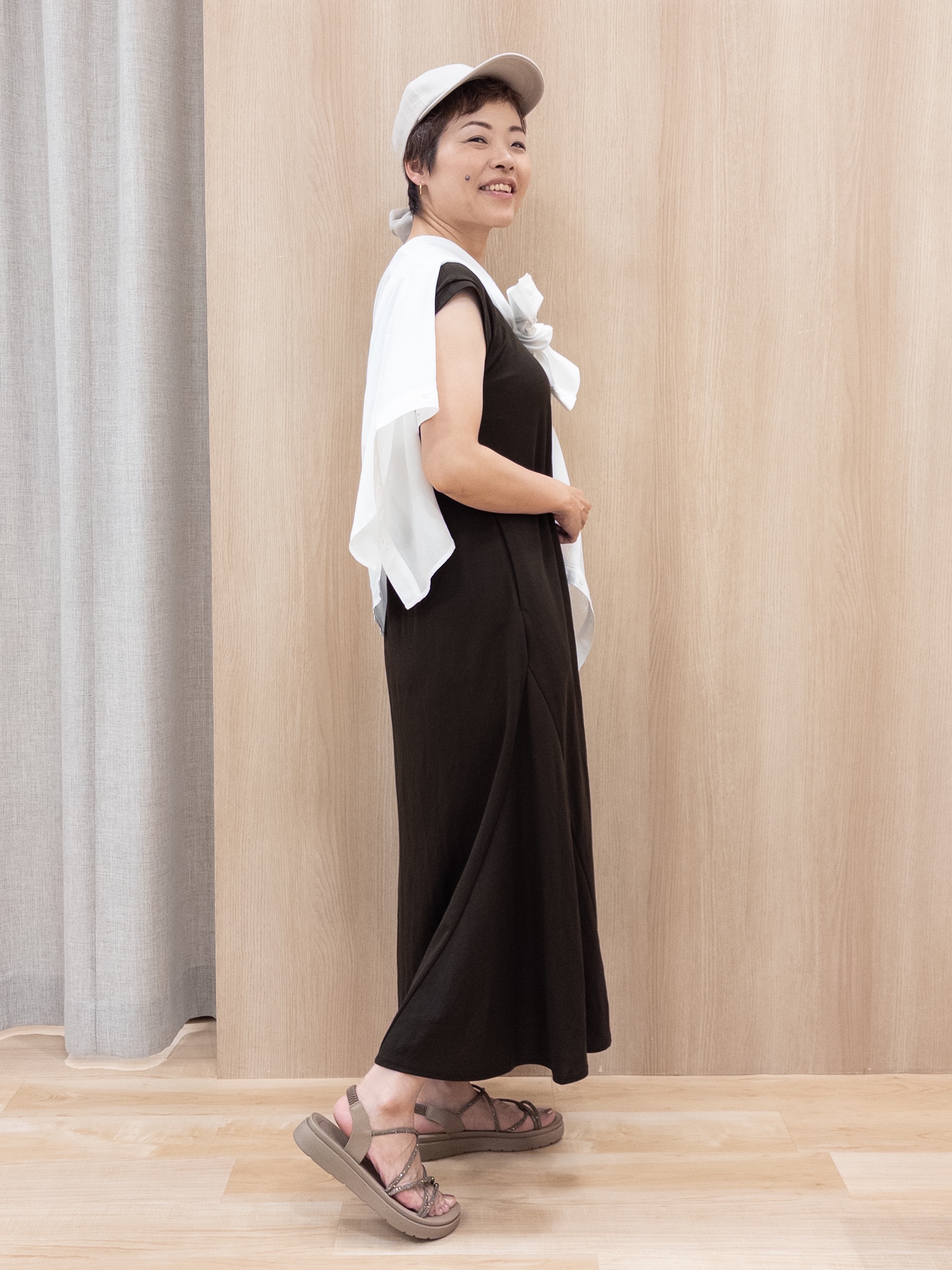 シュウコさんの「grove｜【低身長さんも選べる着丈】モクロディフレンチワンピース」を使ったコーディネート