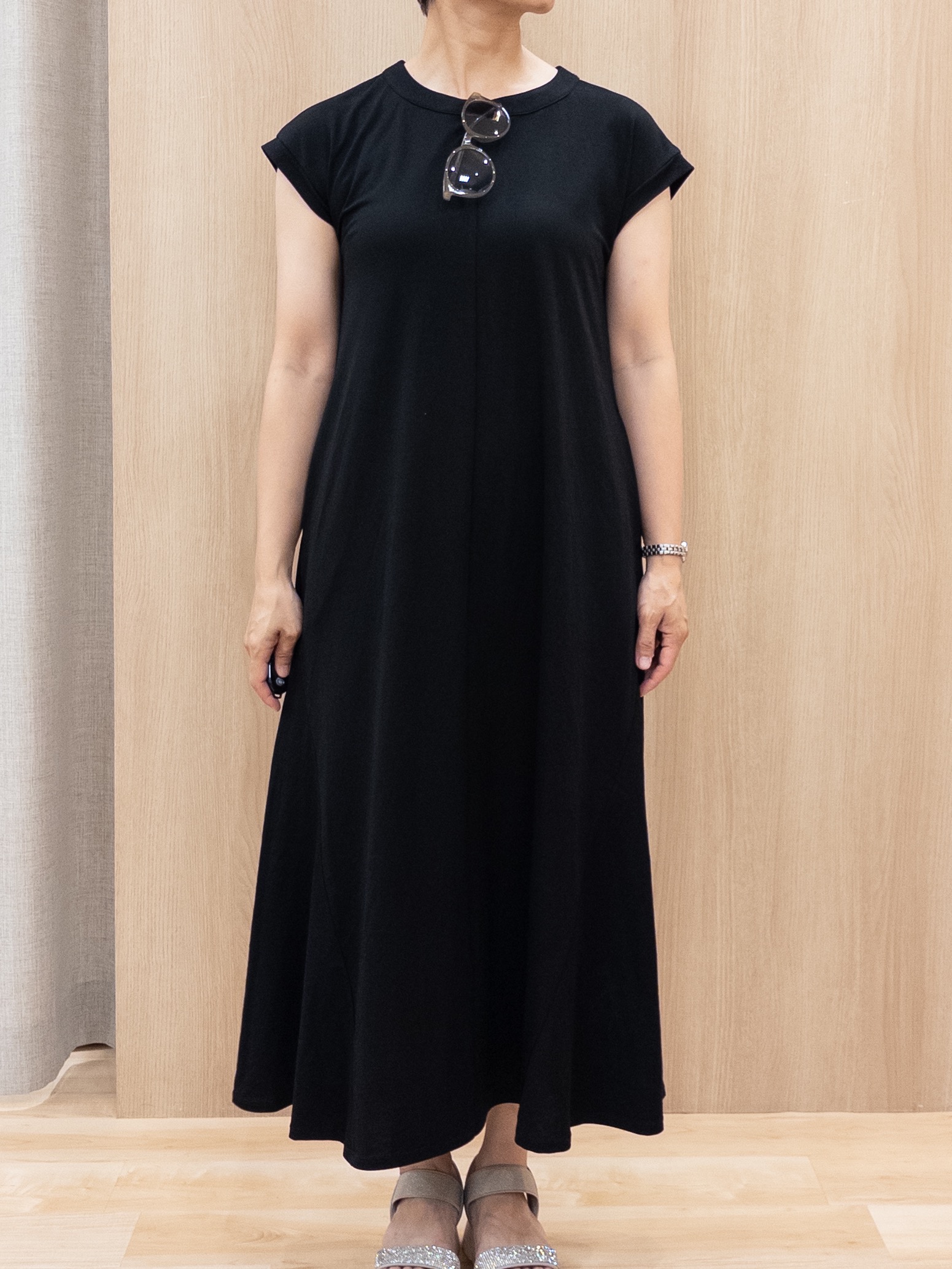 シュウコさんの「grove｜【低身長さんも選べる着丈】モクロディフレンチワンピース」を使ったコーディネート