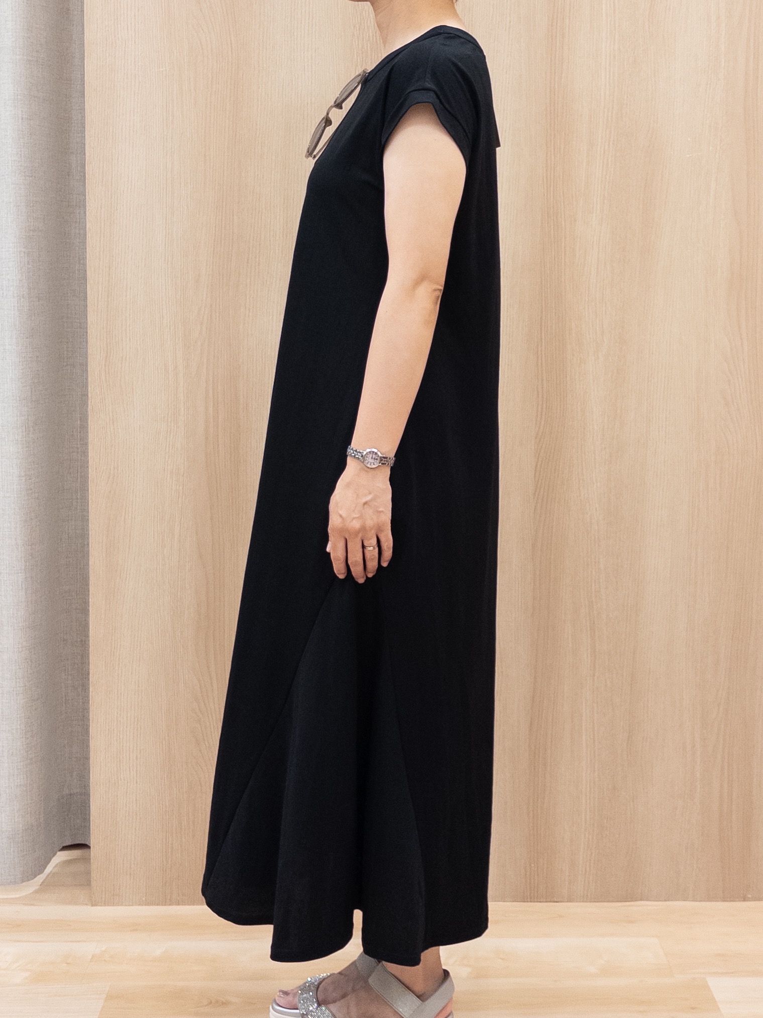 シュウコさんの「grove｜【低身長さんも選べる着丈】モクロディフレンチワンピース」を使ったコーディネート