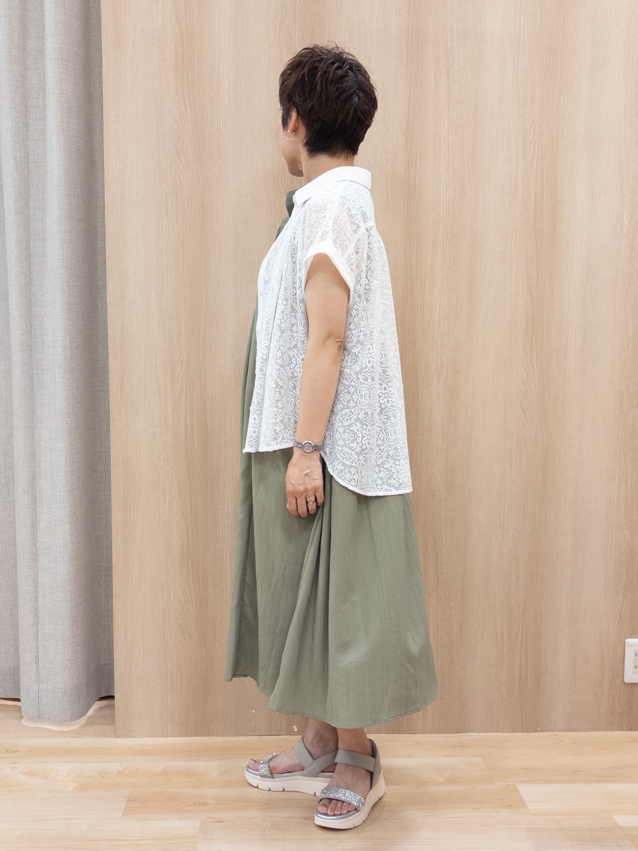 シュウコさんの「grove｜【低身長さんも選べる着丈・洗濯機◎】テントラインワンピース」を使ったコーディネート