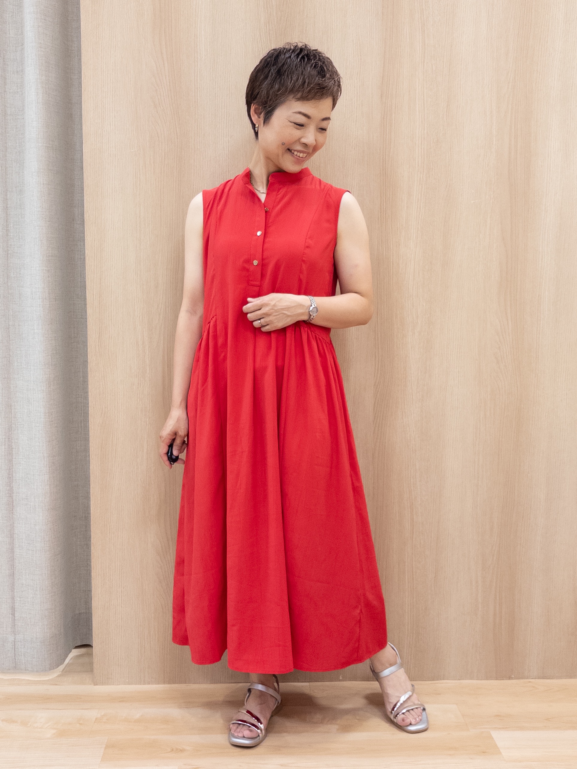シュウコさんの「grove｜【低身長さんも選べる着丈・洗濯機◎】テントラインワンピース」を使ったコーディネート