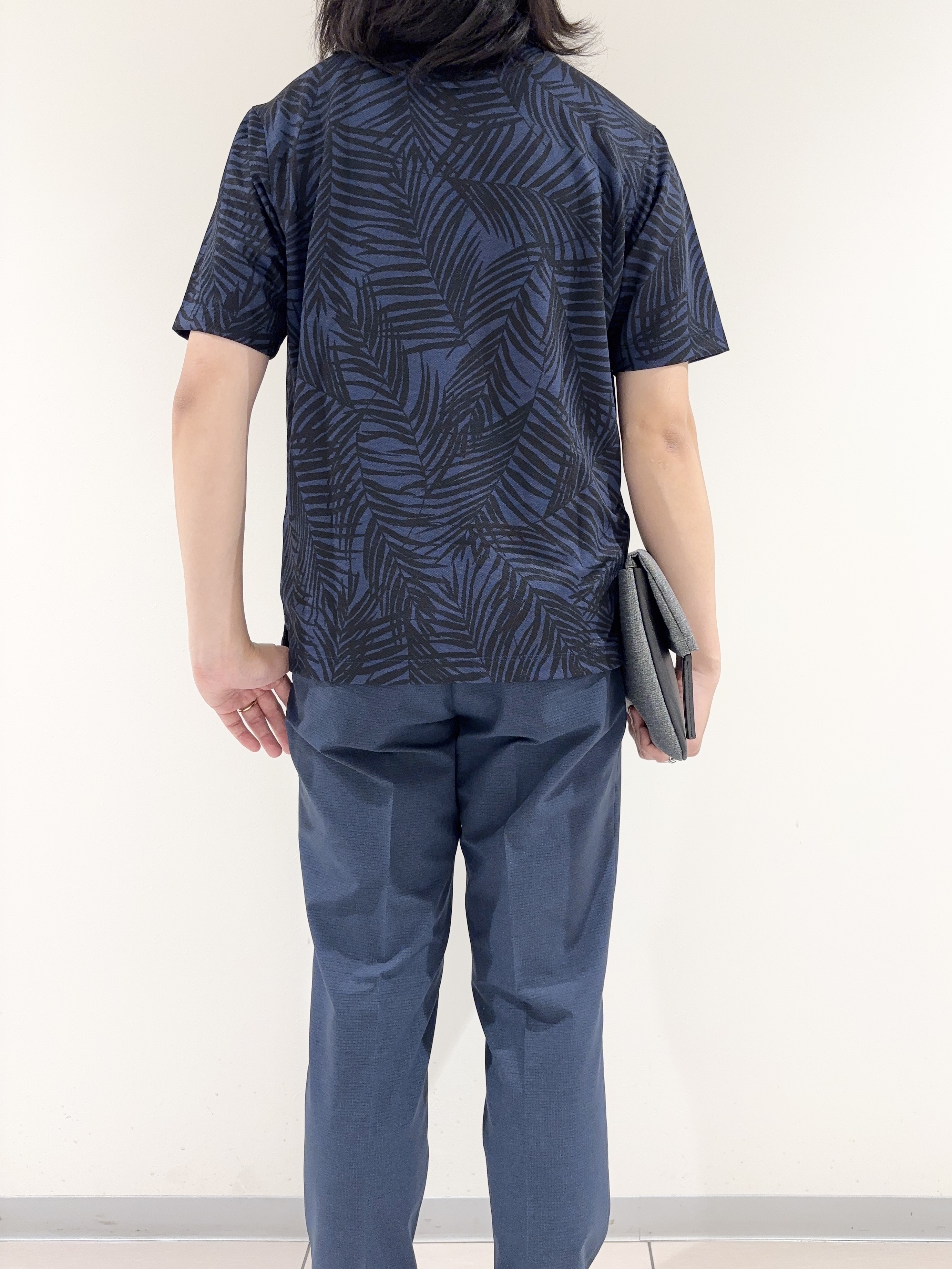 及川さんの「TAKEO KIKUCHI｜リーフ柄ポロシャツ」を使ったコーディネート