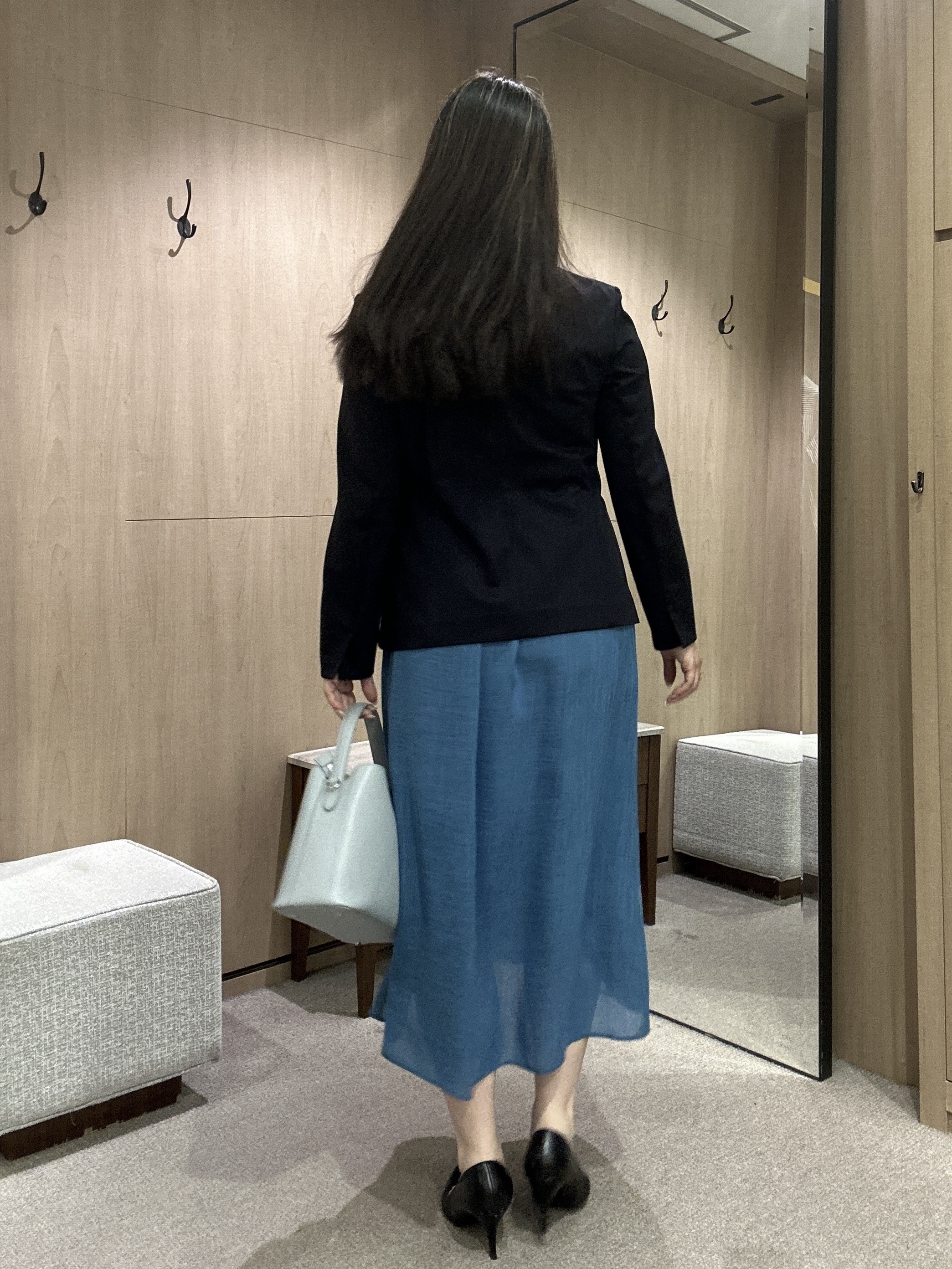YURIさんの「UNTITLED｜【通気性/前開きボタン】シアーVネックワンピース」を使ったコーディネート