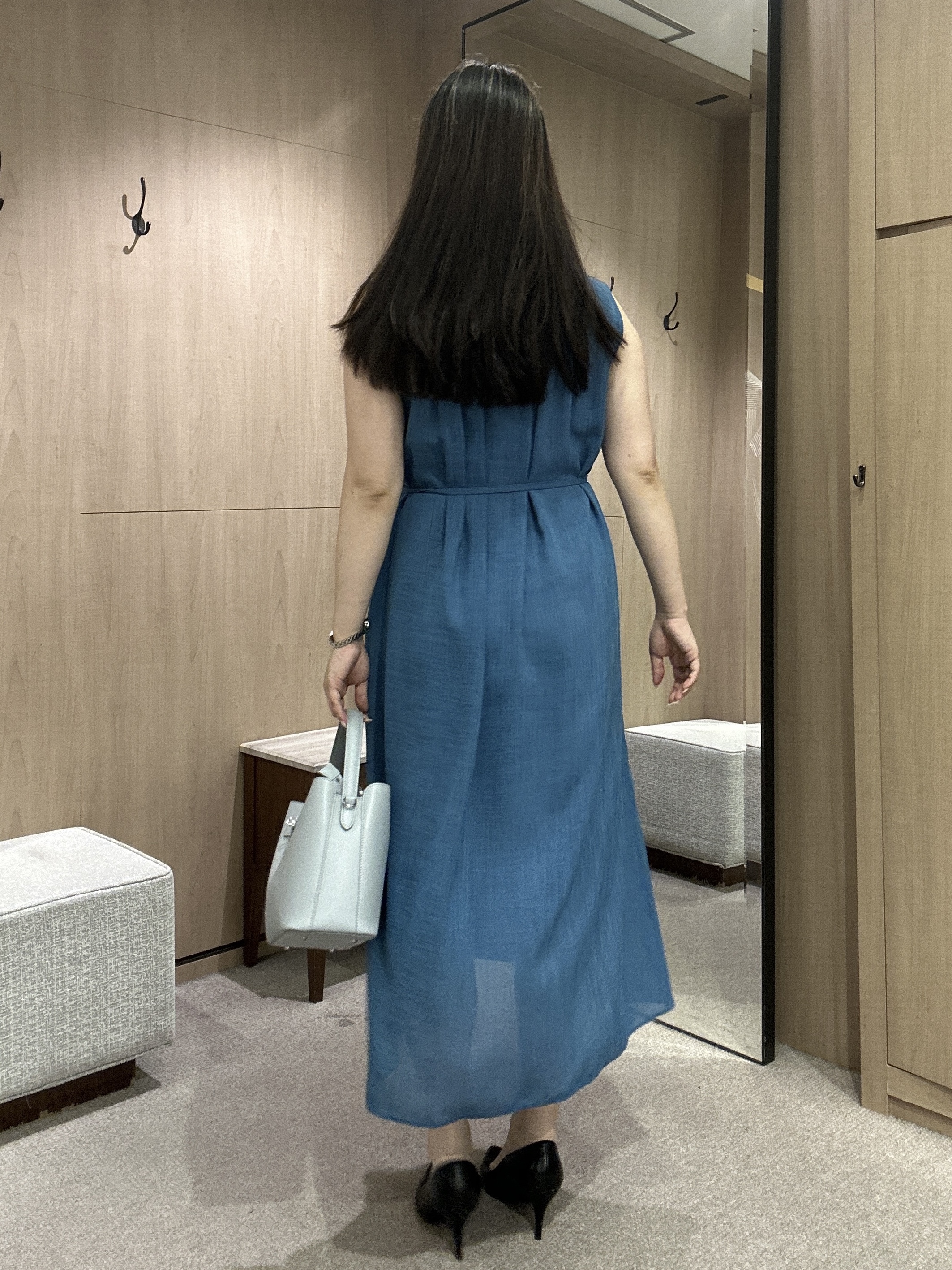 YURIさんの「UNTITLED｜【通気性/前開きボタン】シアーVネックワンピース」を使ったコーディネート