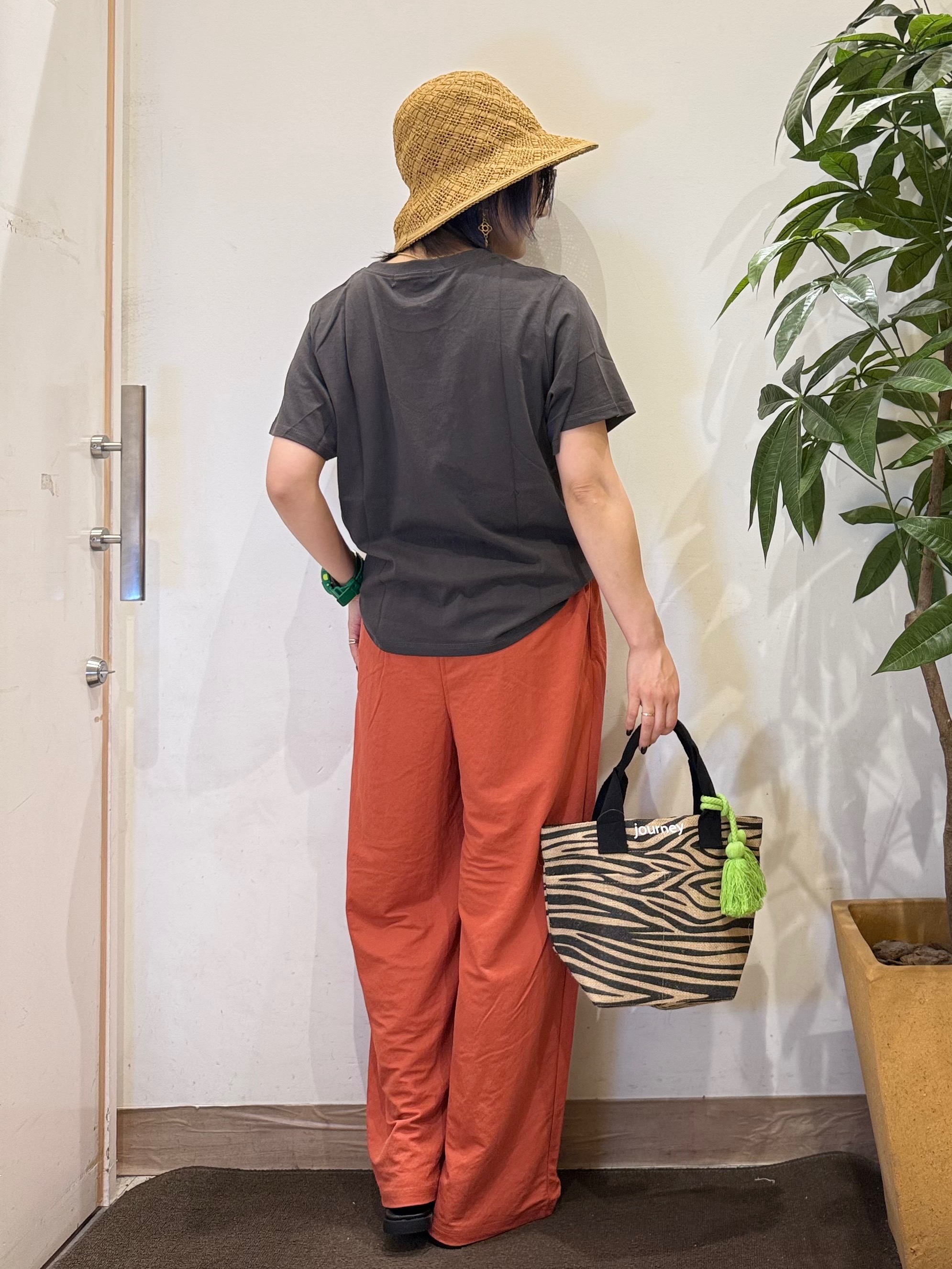 misakiさんの「SHOO･LA･RUE｜【綿100%/ひんやり/S-LL/洗濯機可】選べる5柄 大人のこなれプリントTシャツ」を使ったコーディネート