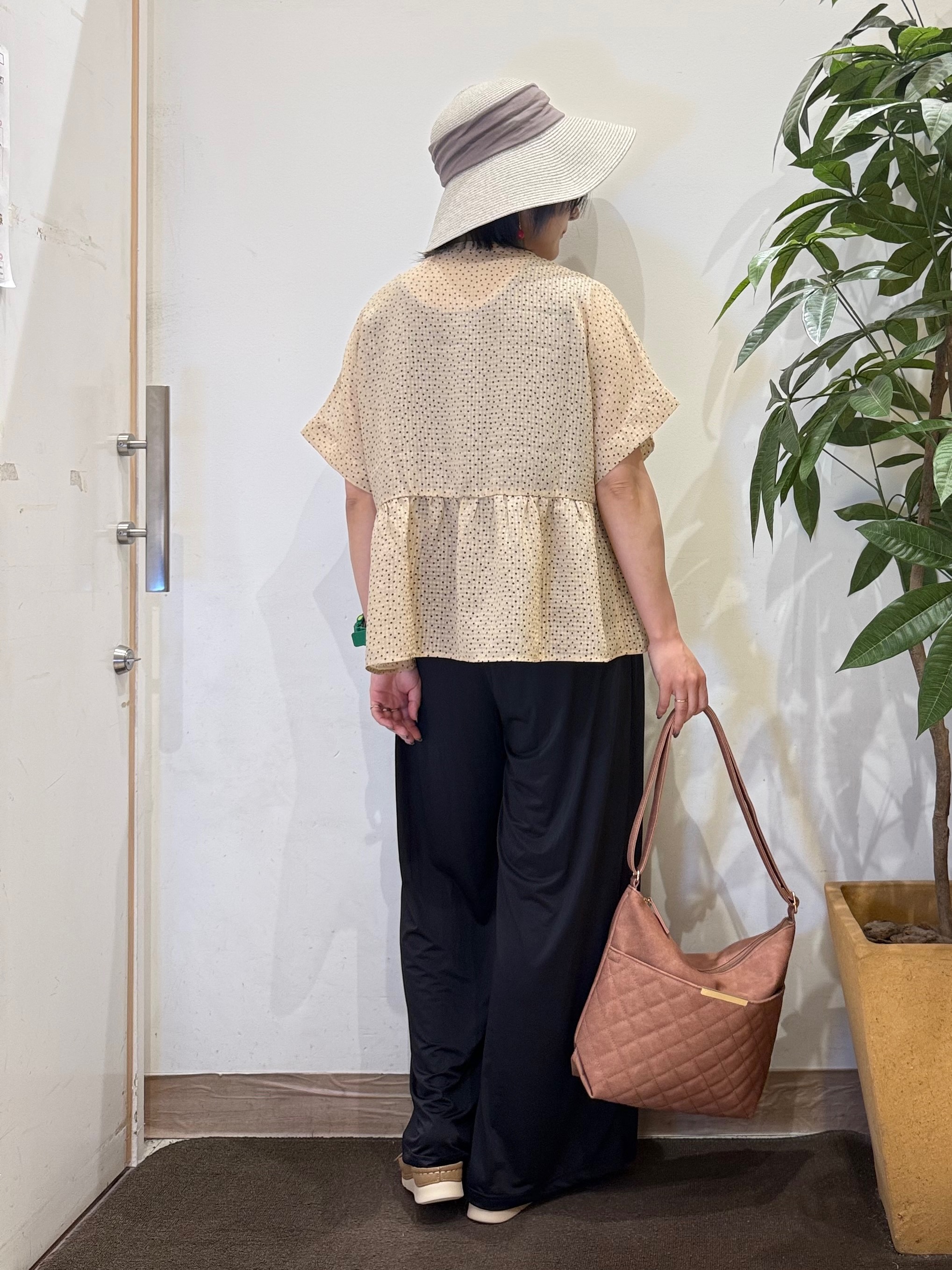 misakiさんの「SHOO･LA･RUE｜【ひんやり/UV/洗濯機可】柄アソート ひやとろイージーワイドパンツ」を使ったコーディネート
