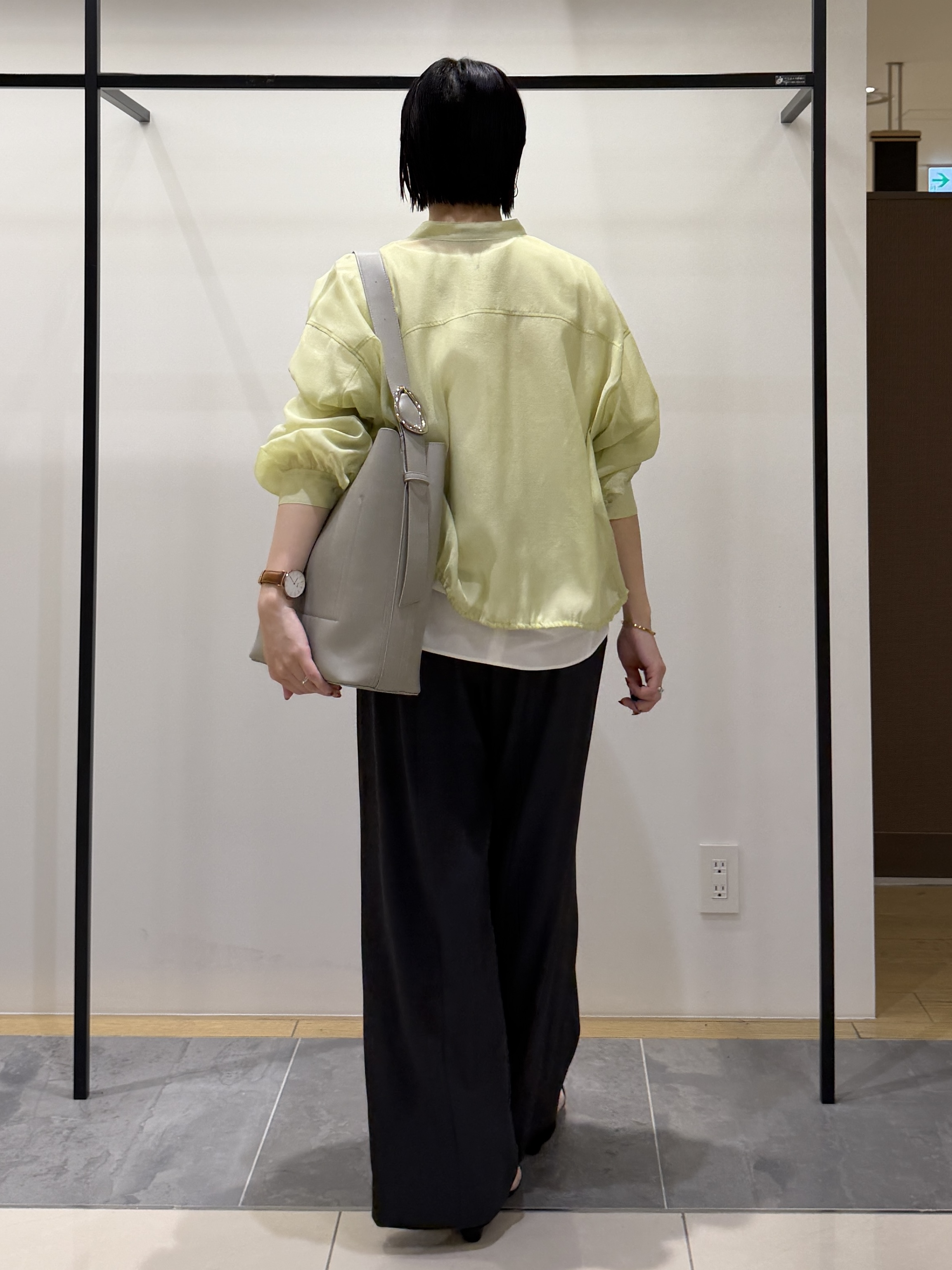 shihoさんの「INDIVI｜【トレンド／2WAY】裾ドロスト付きシアーブラウスブルゾン」を使ったコーディネート