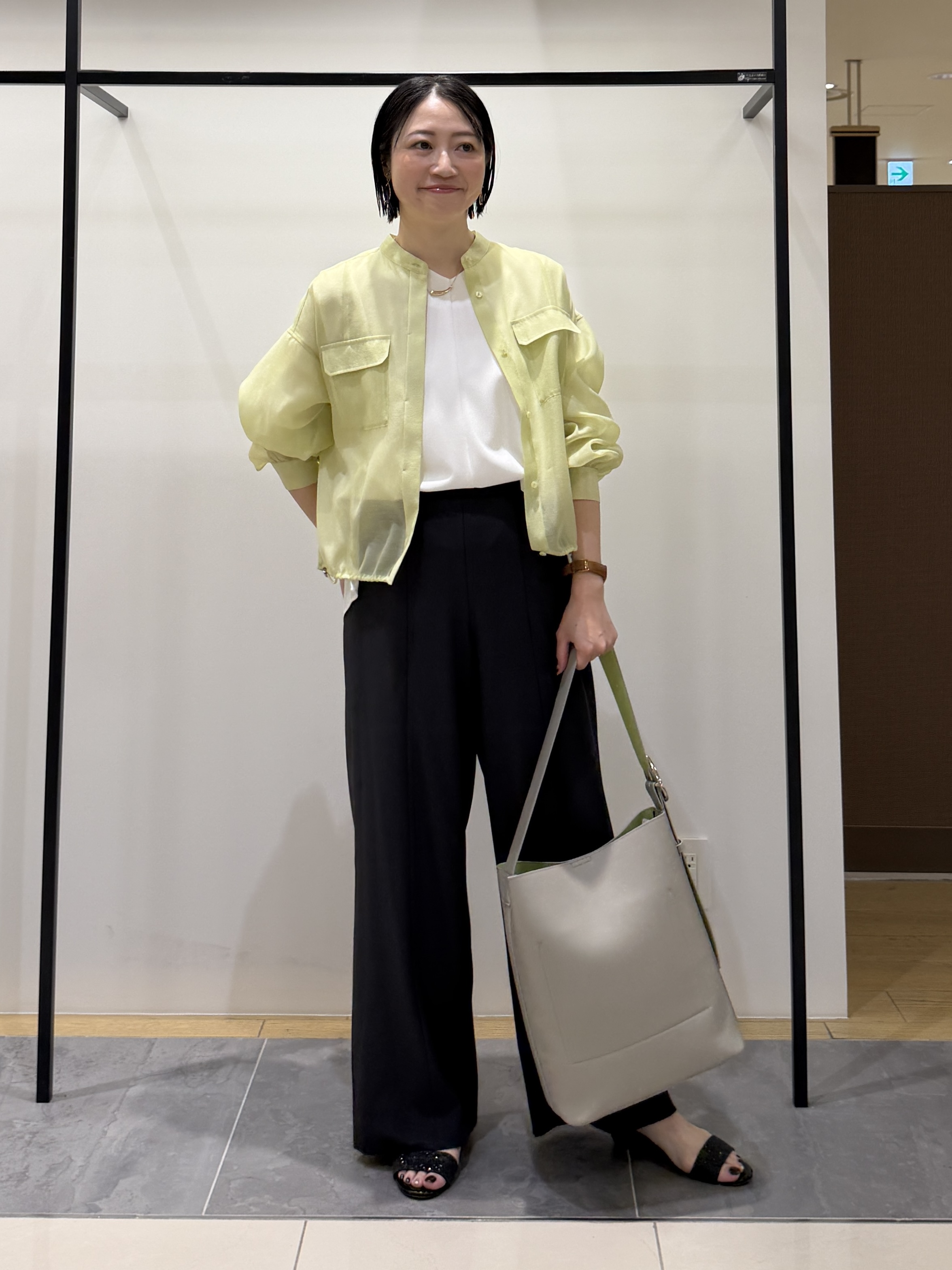 shihoさんの「INDIVI｜【トレンド／2WAY】裾ドロスト付きシアーブラウスブルゾン」を使ったコーディネート