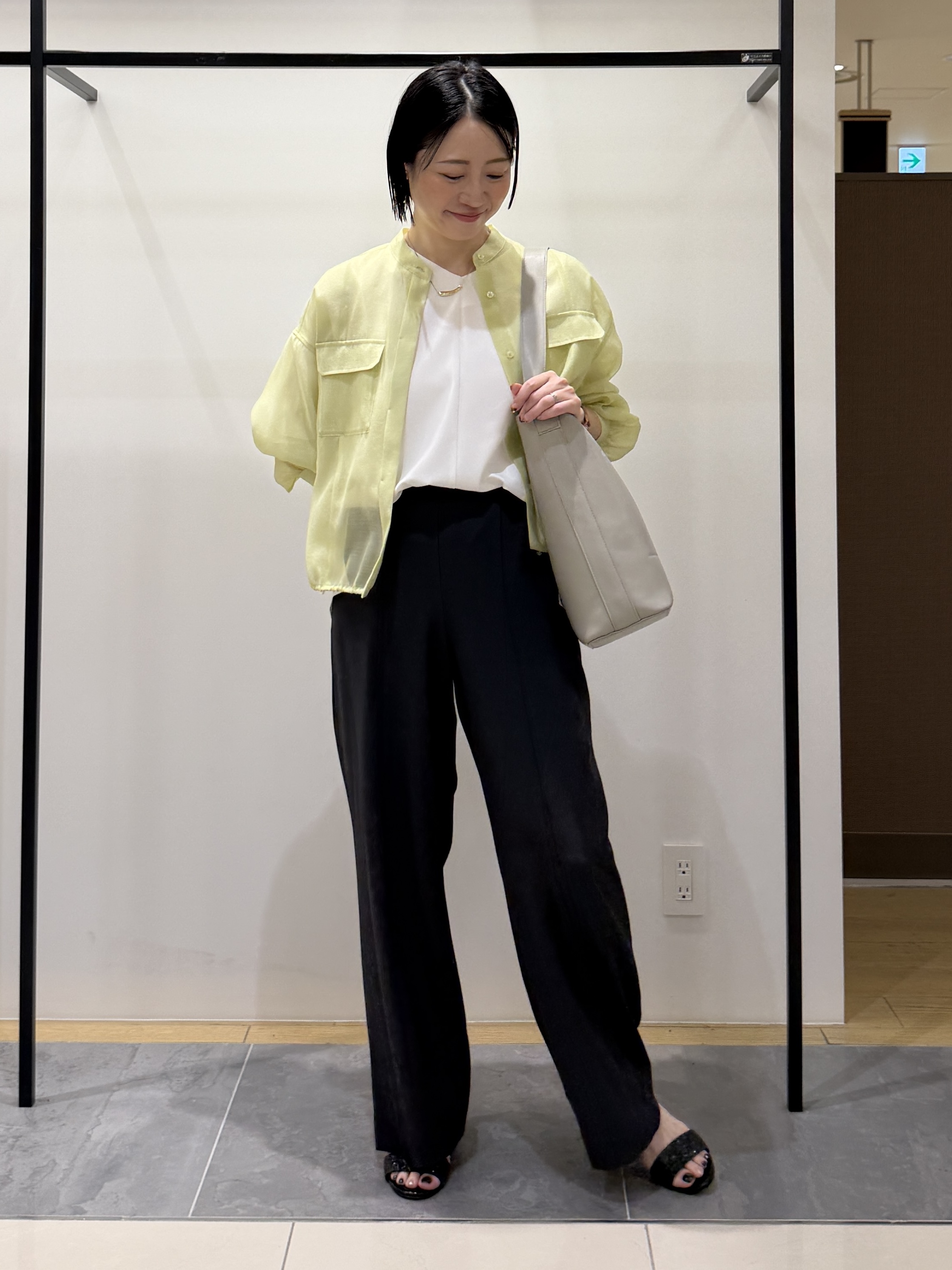shihoさんの「INDIVI｜【トレンド／2WAY】裾ドロスト付きシアーブラウスブルゾン」を使ったコーディネート